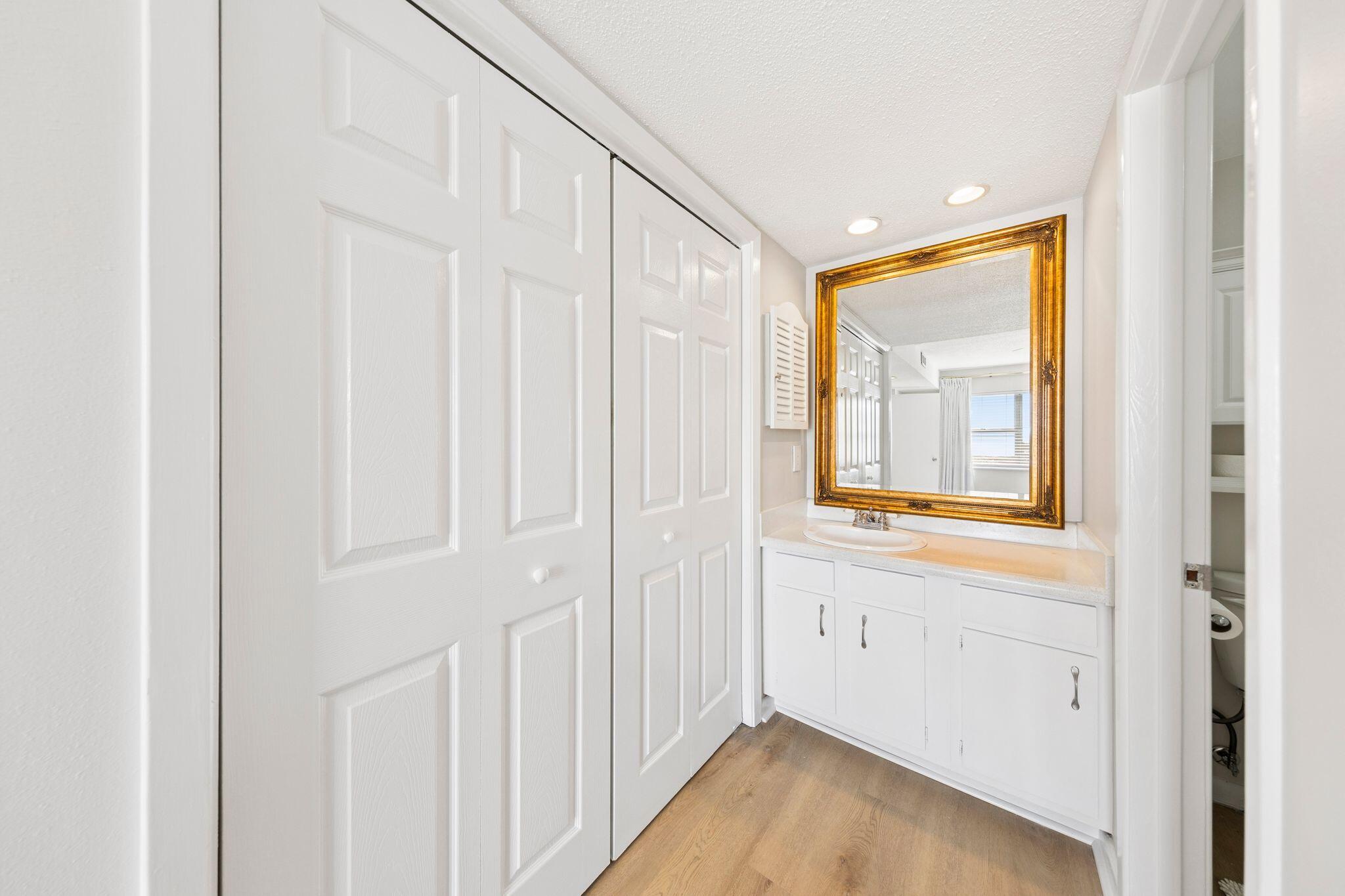 EL MATADOR CONDO - Residential