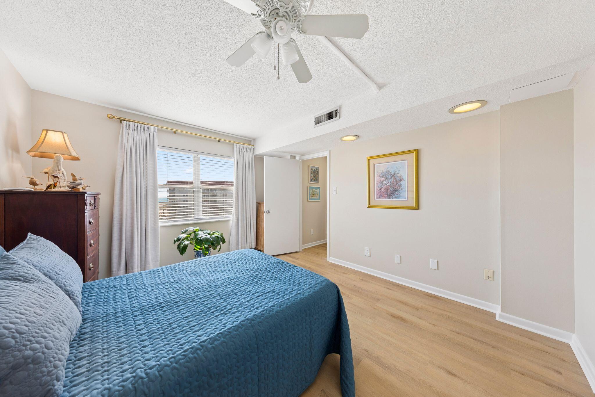 EL MATADOR CONDO - Residential