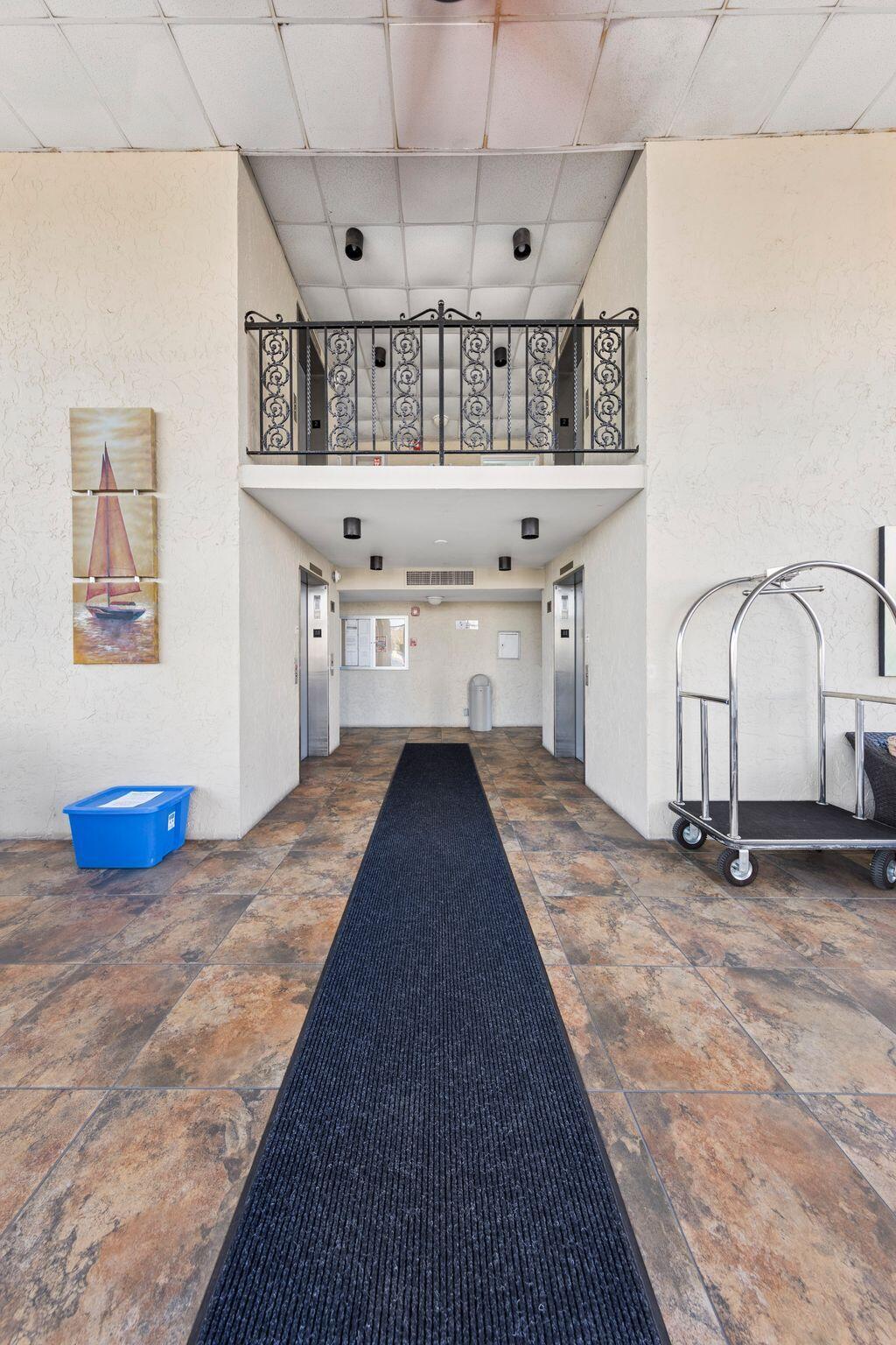 EL MATADOR CONDO - Residential