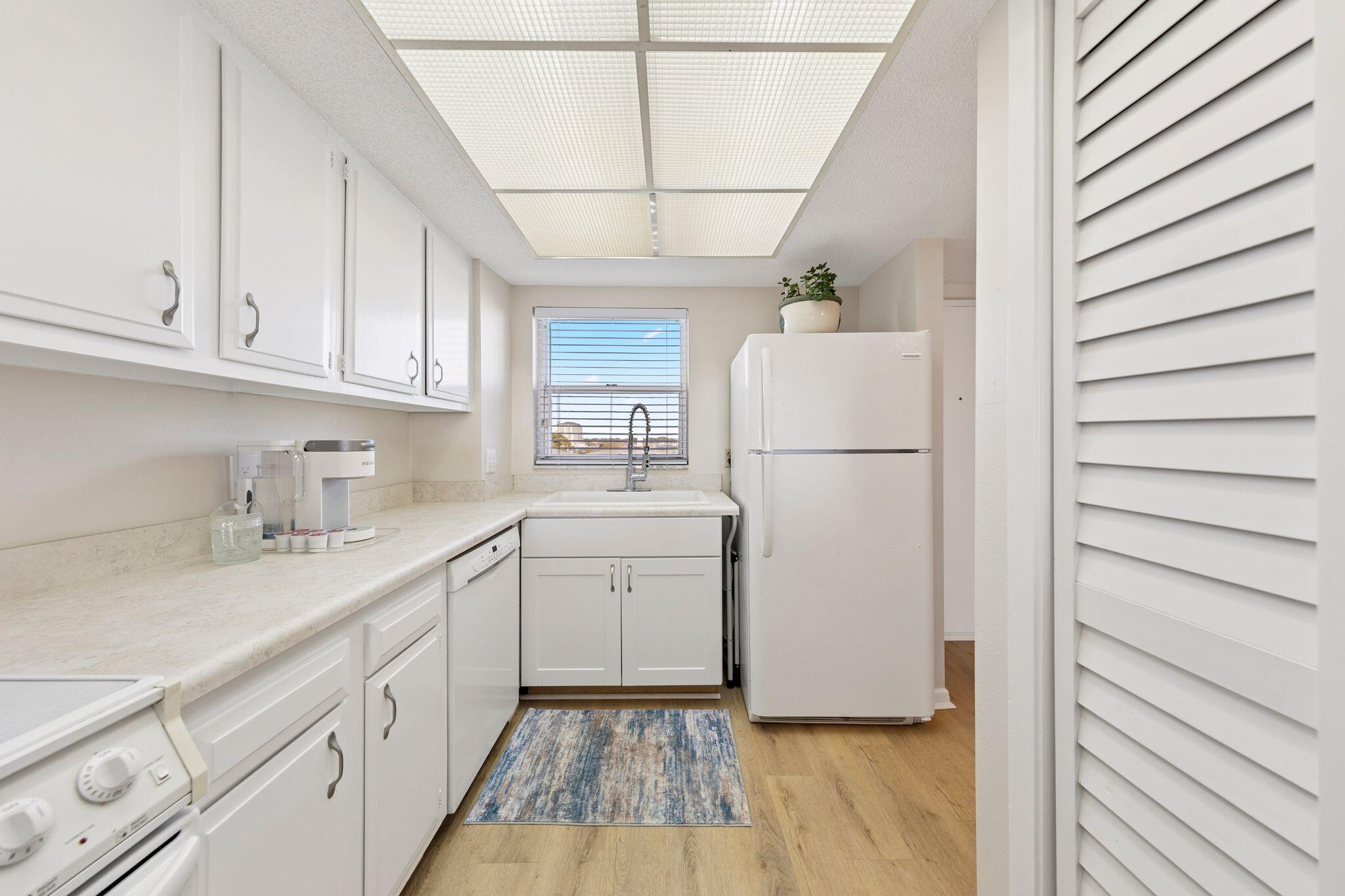 EL MATADOR CONDO - Residential