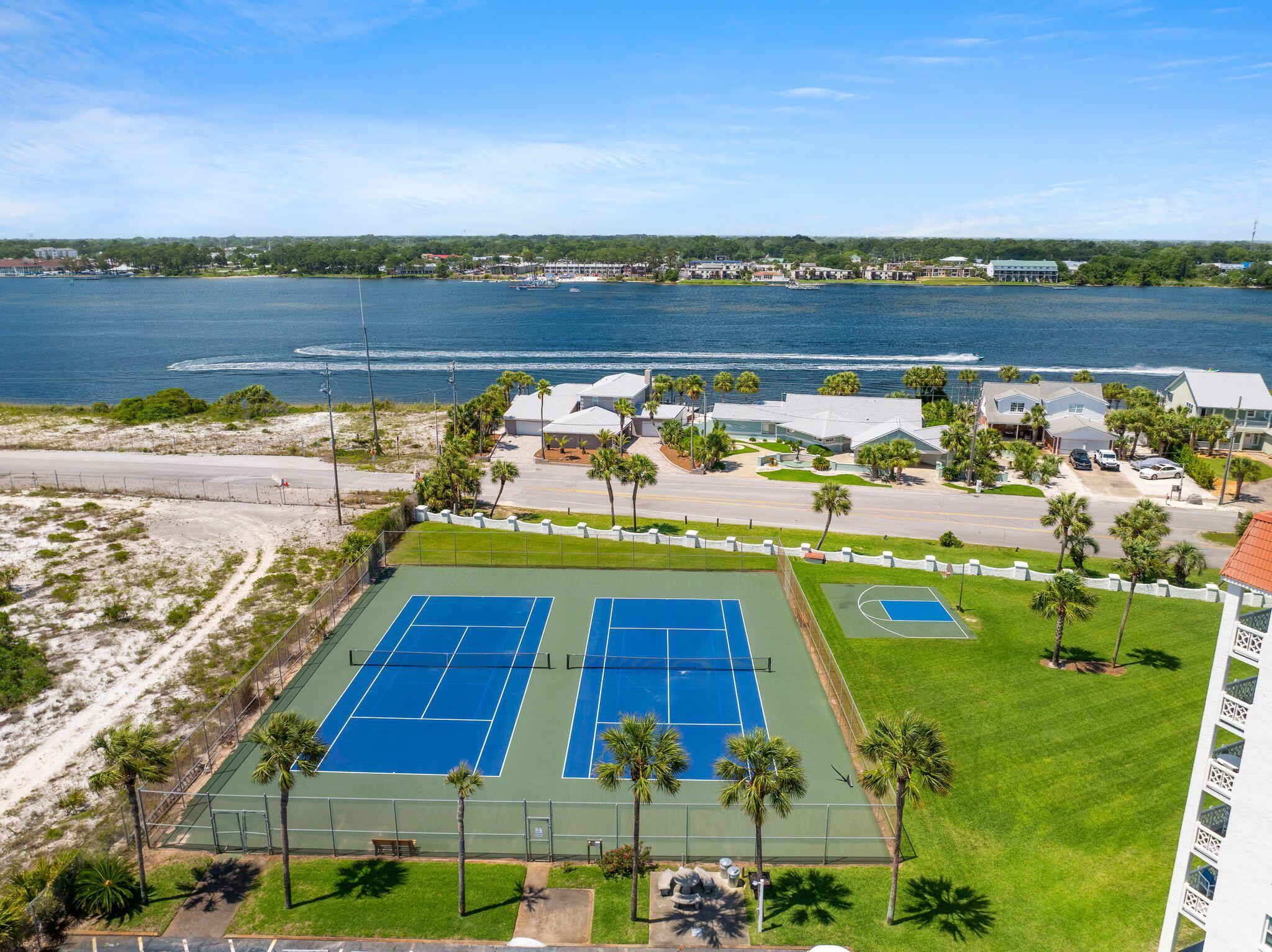 EL MATADOR CONDO - Residential