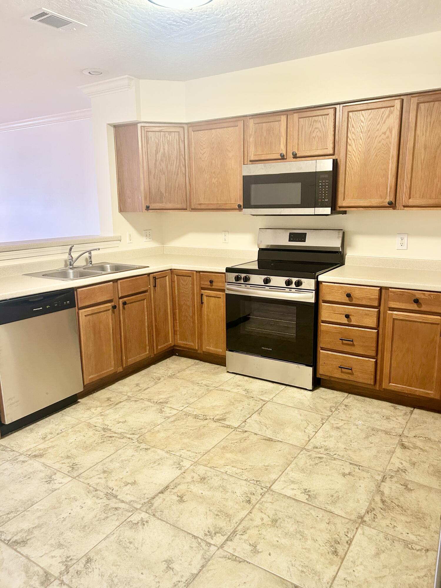 SHAY LIN T/H - Residential Lease