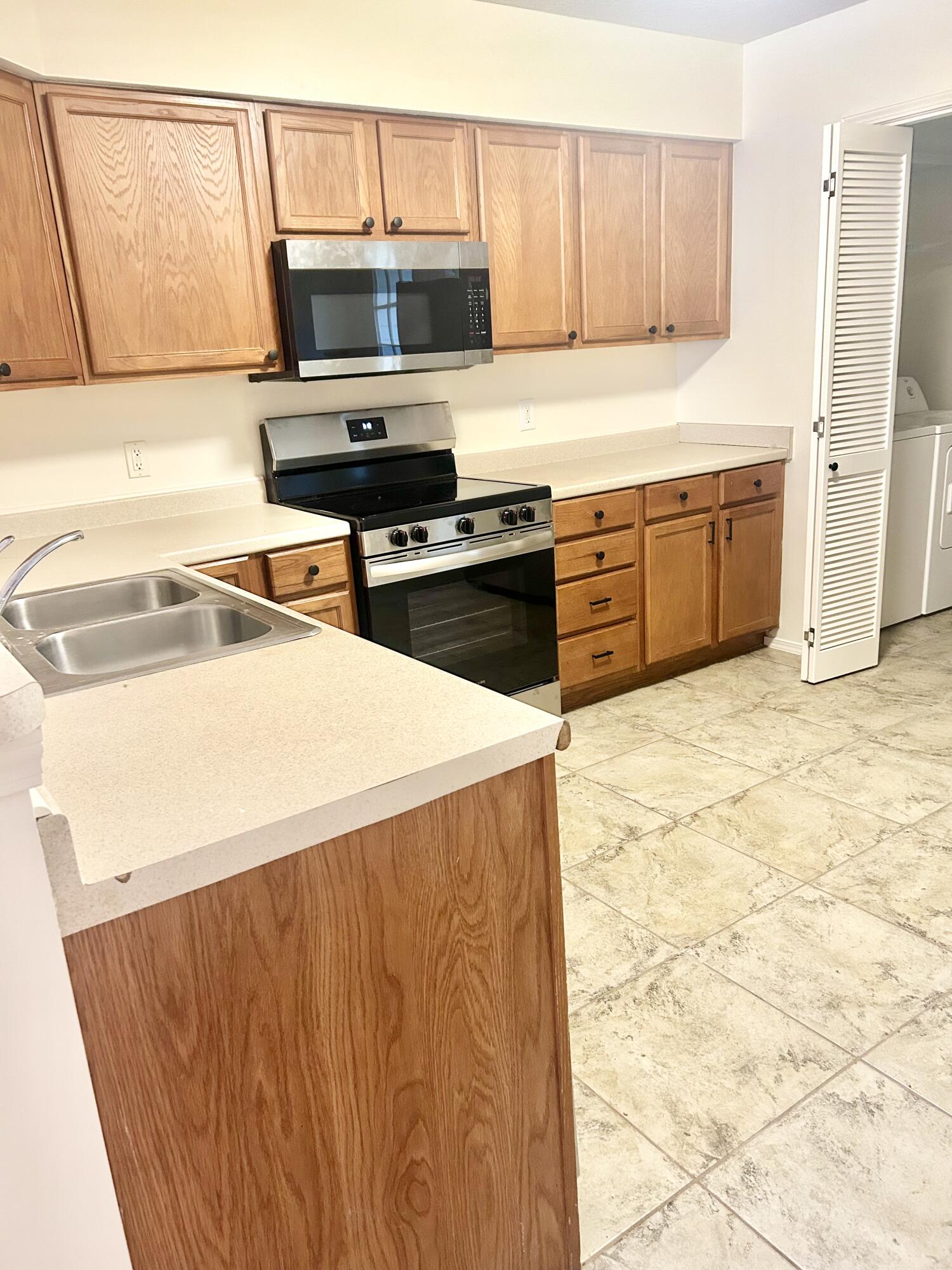 SHAY LIN T/H - Residential Lease