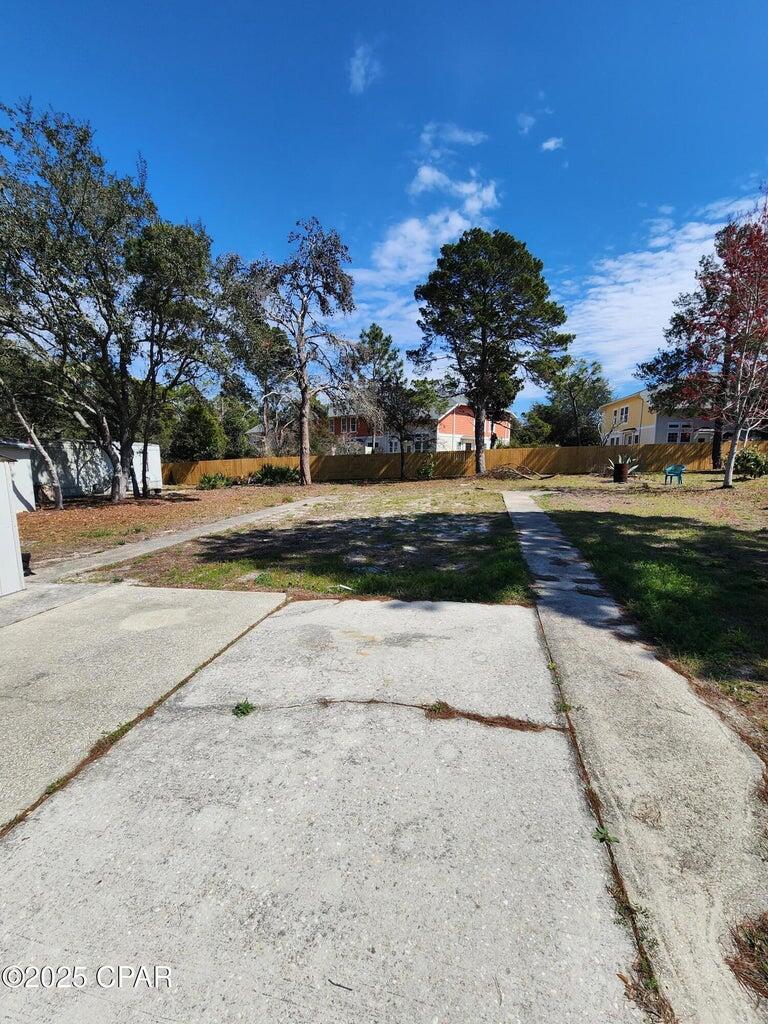 NO RECORDED SUBDIVISION - Land
