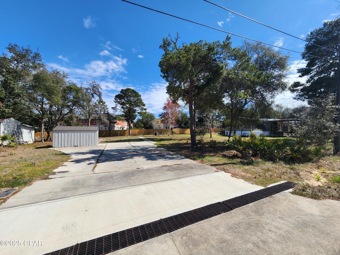 NO RECORDED SUBDIVISION - Land