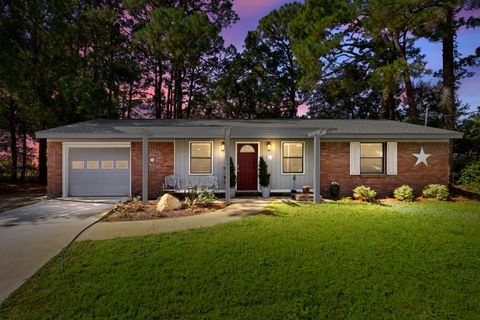 Photo of 214 NW Jet Court, Fort Walton Beach, FL 32548 (MLS # 987323) Photo of 214 NW Jet Court, Fort Walton Beach, FL 32548 (MLS # 987323)