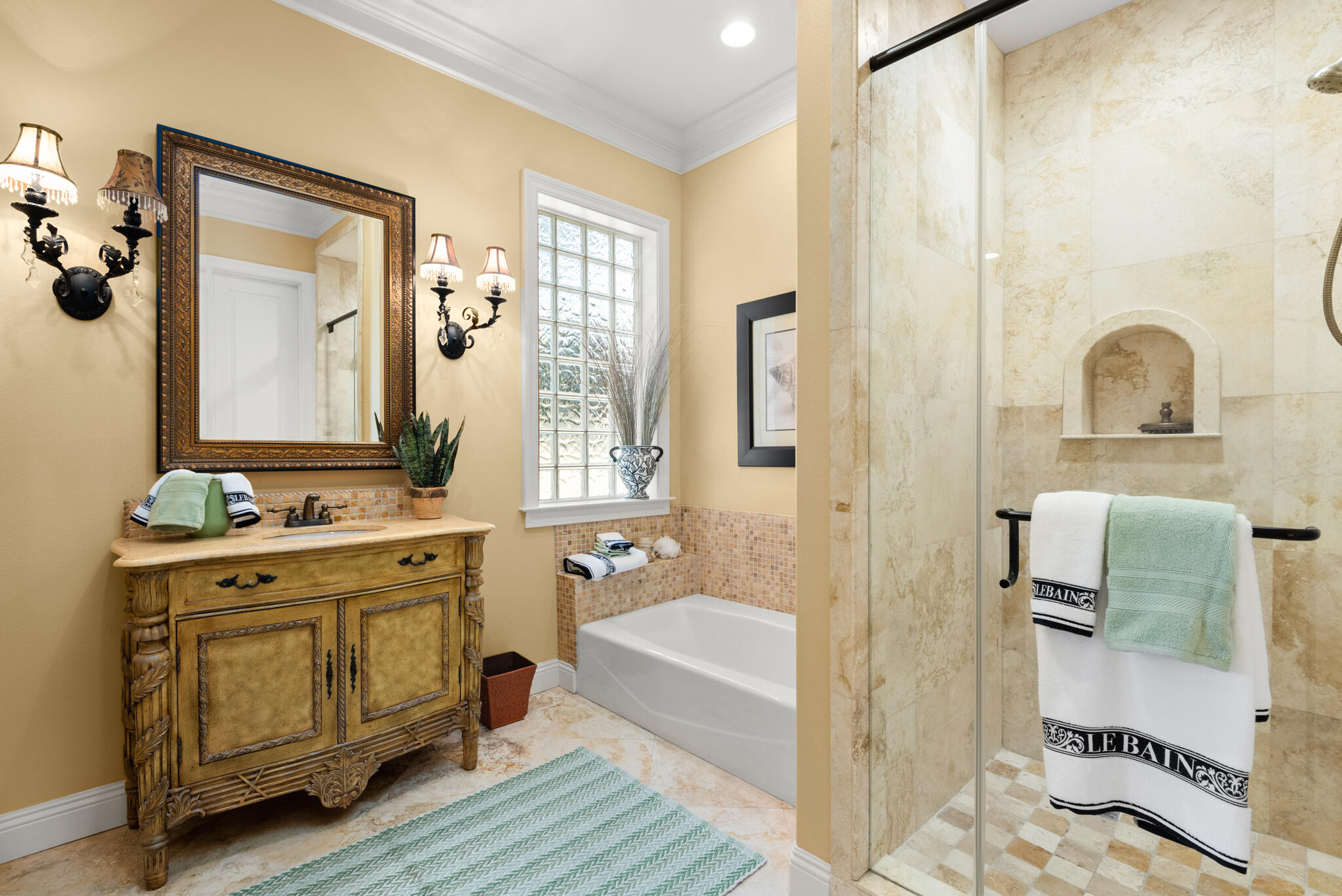 SOVEREIGN ISLE - Residential