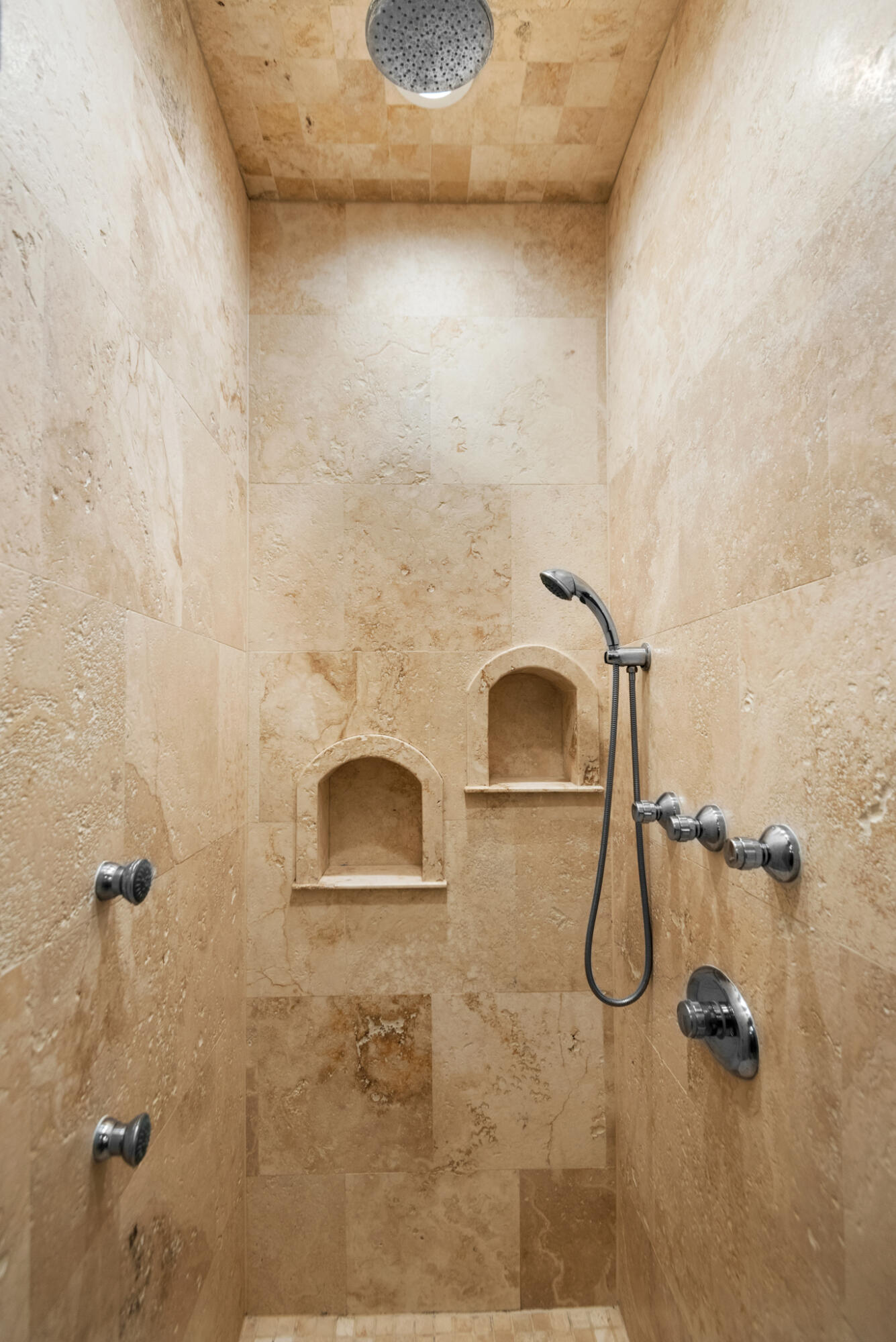 SOVEREIGN ISLE - Residential