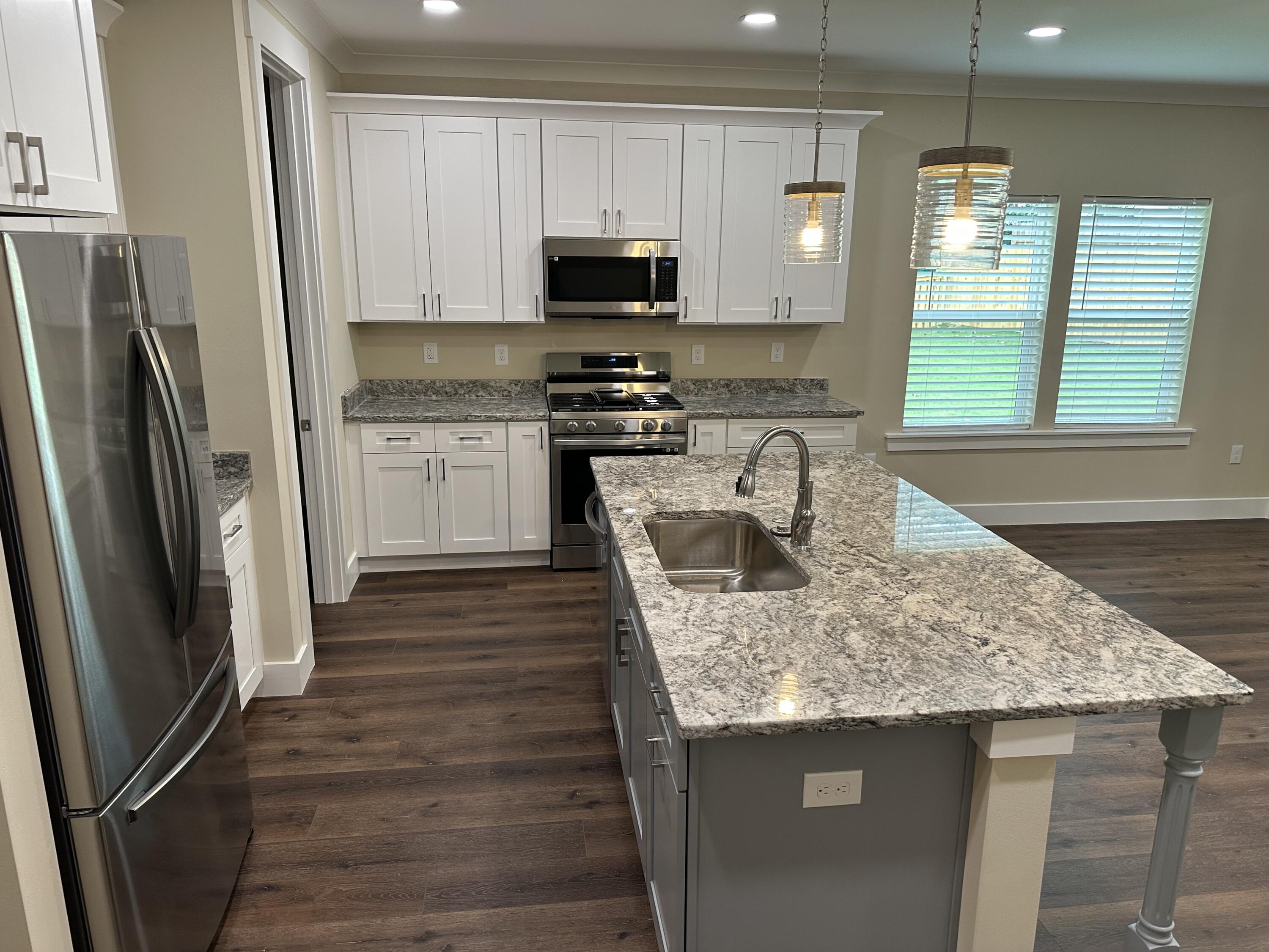 KELLYS 3RD ADDN TO DESTIN - Residential Lease