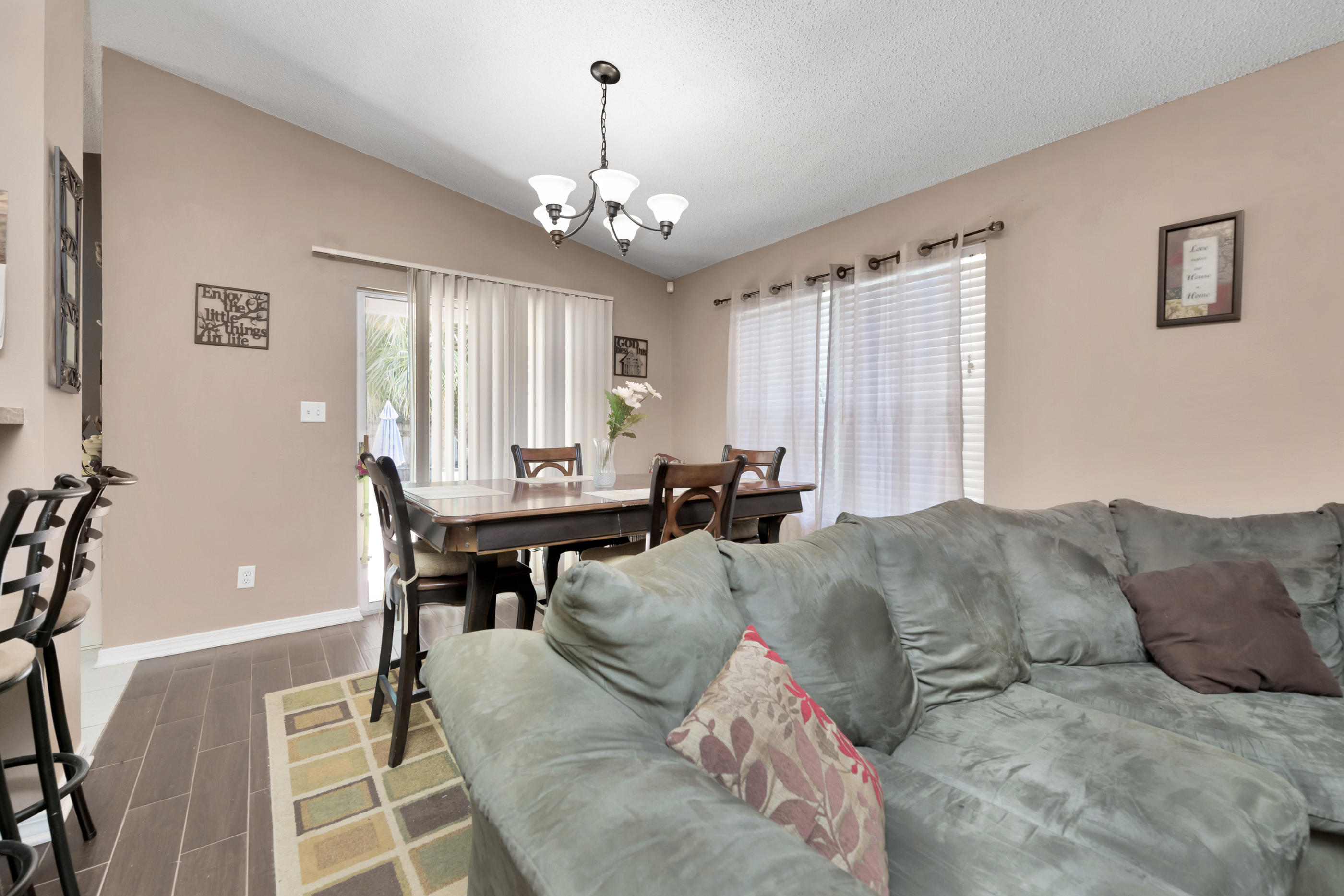 HIDDEN ESTATES - Residential