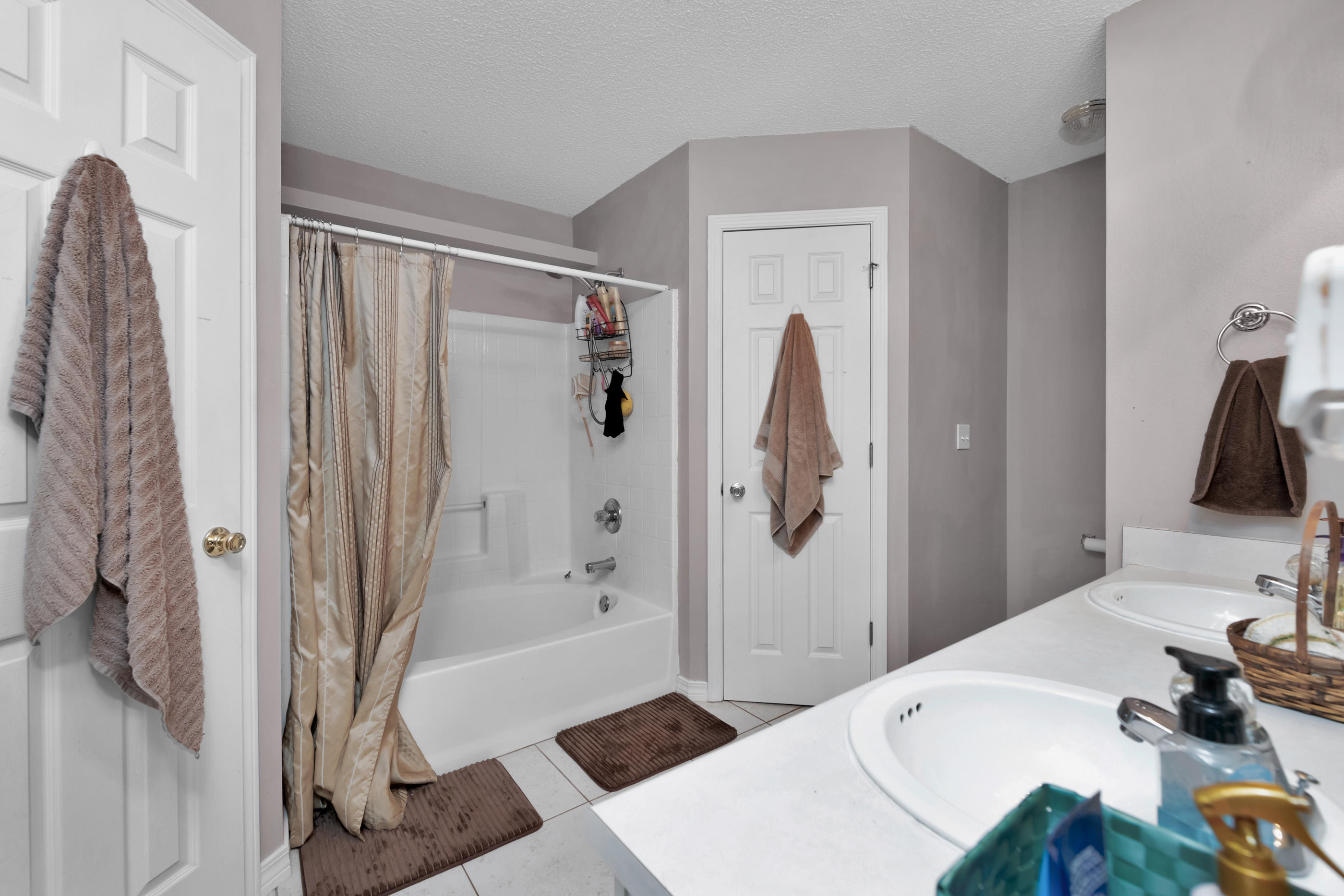 HIDDEN ESTATES - Residential