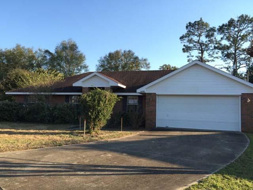 REO - Beautiful 3 Bed, 2 Bath home situated at the end of a cul de sac in the community of Plantation Creek. Featuring a 2 car garage & an eat in kitchen, don't miss out on this wonderful opportunity! This property is considered Insurable with Escrow by a FHA Appraiser. Available to Owner Occupants for 15 days from list date.