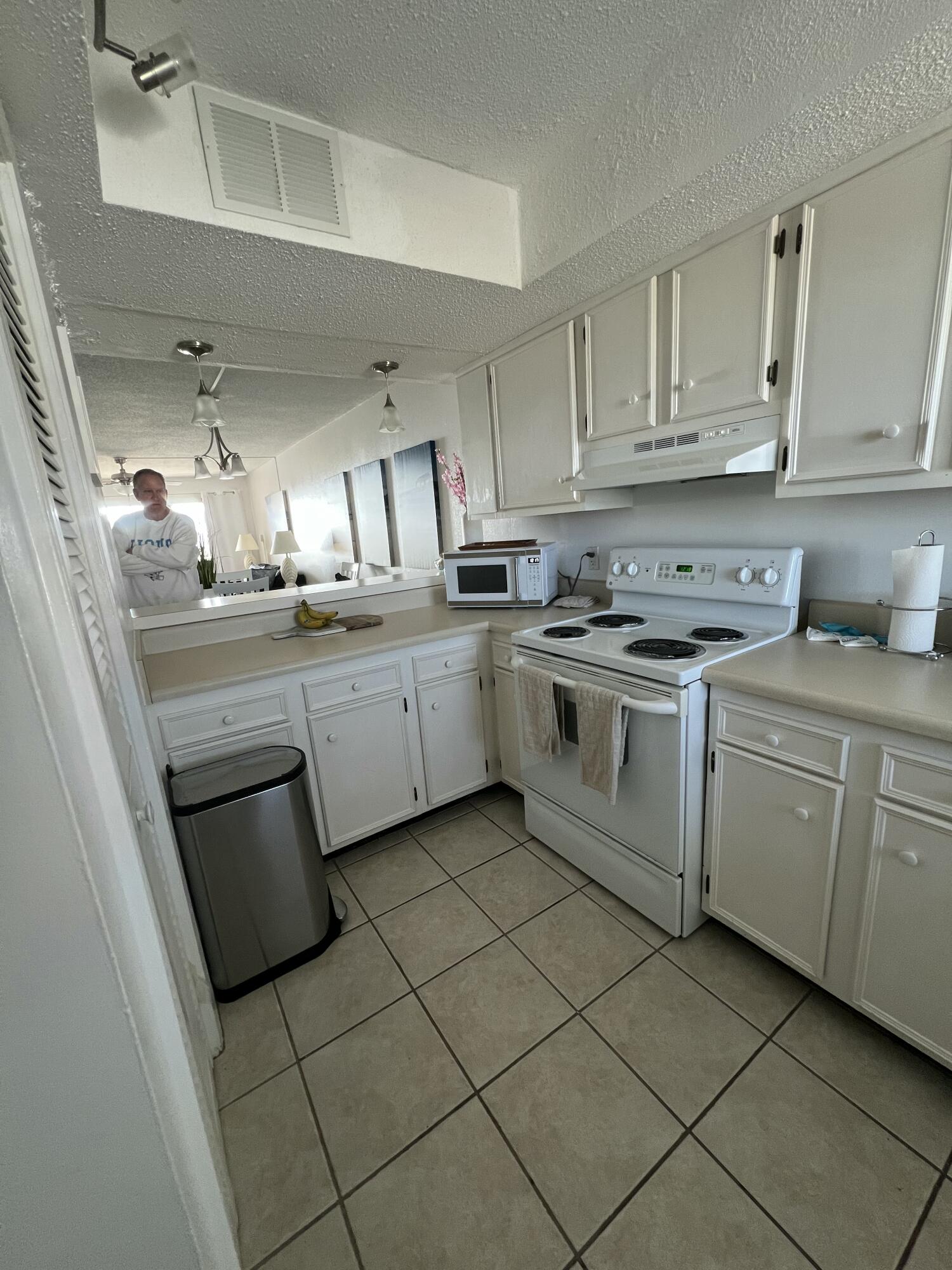 EL MATADOR CONDO - Residential