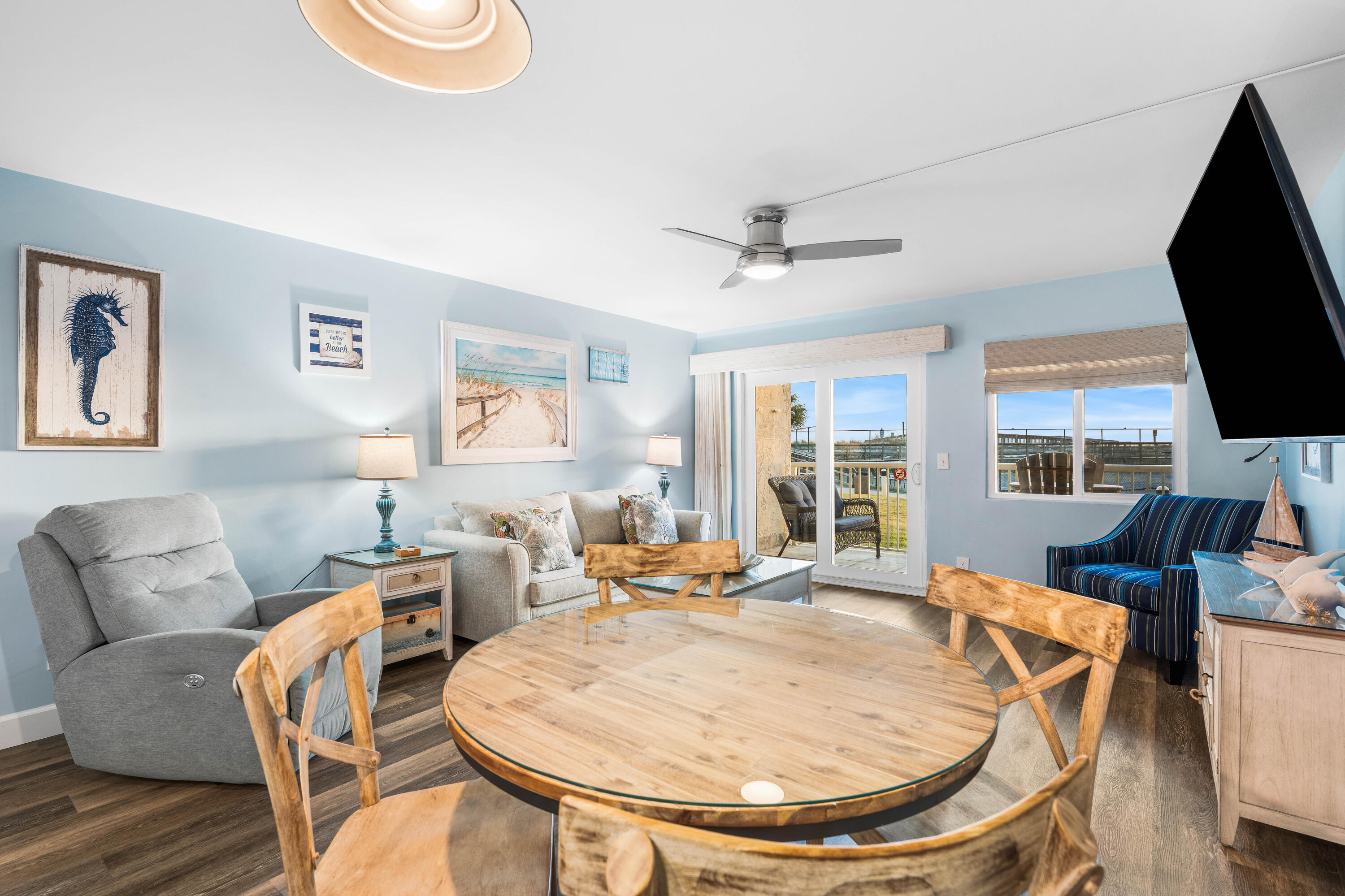 HOLIDAY SURF & RACQUET CLUB - Residential