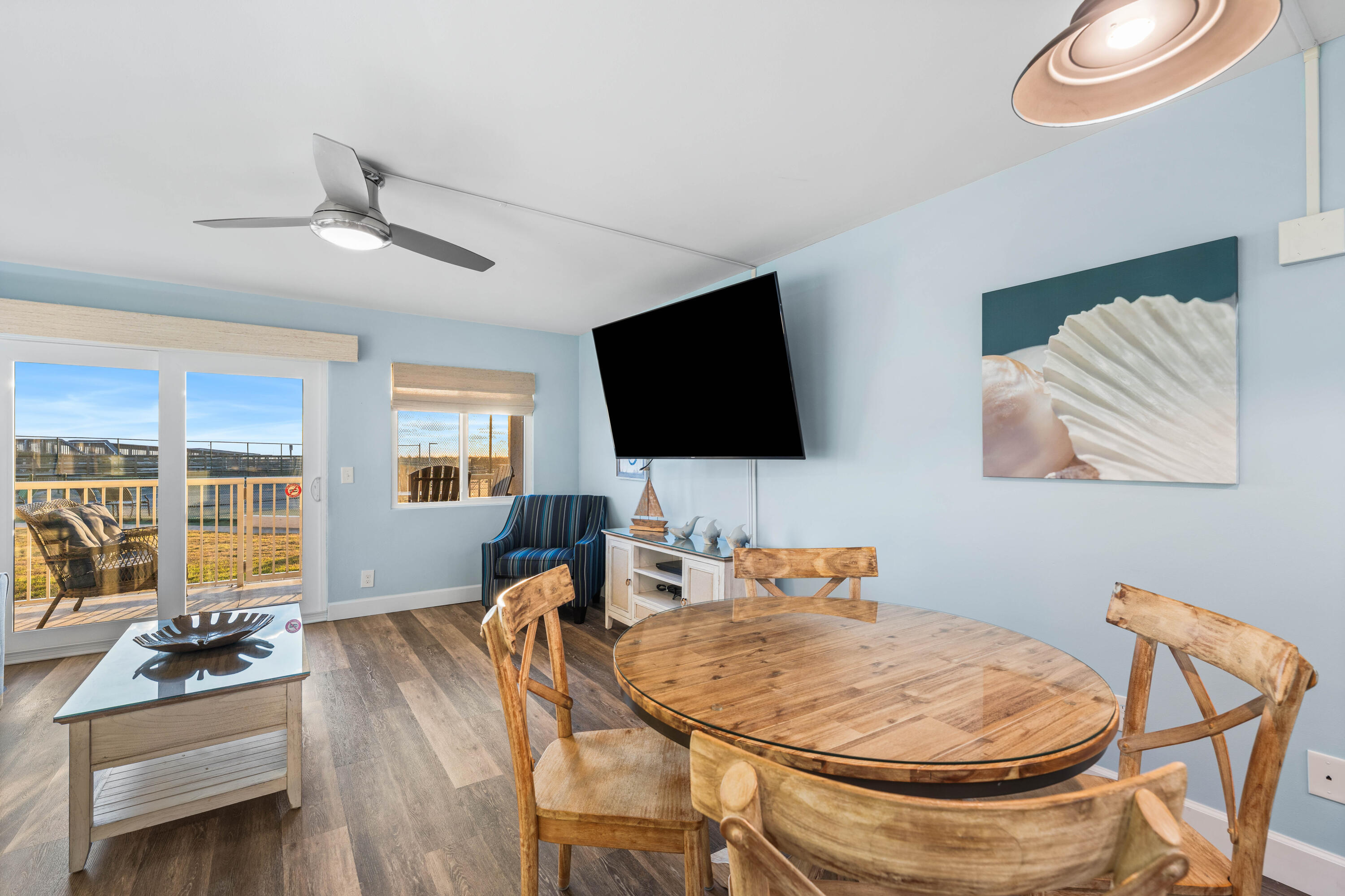 HOLIDAY SURF & RACQUET CLUB - Residential