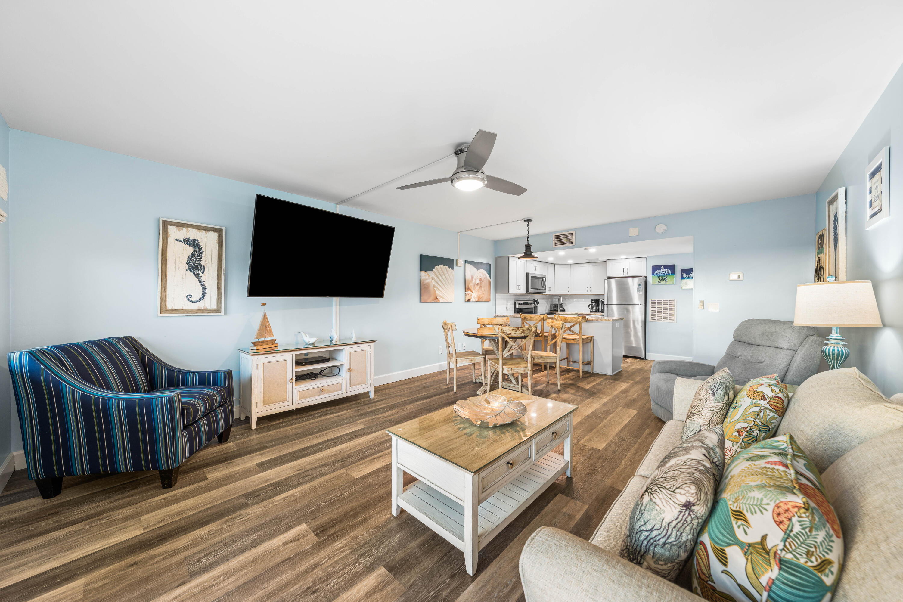 HOLIDAY SURF & RACQUET CLUB - Residential