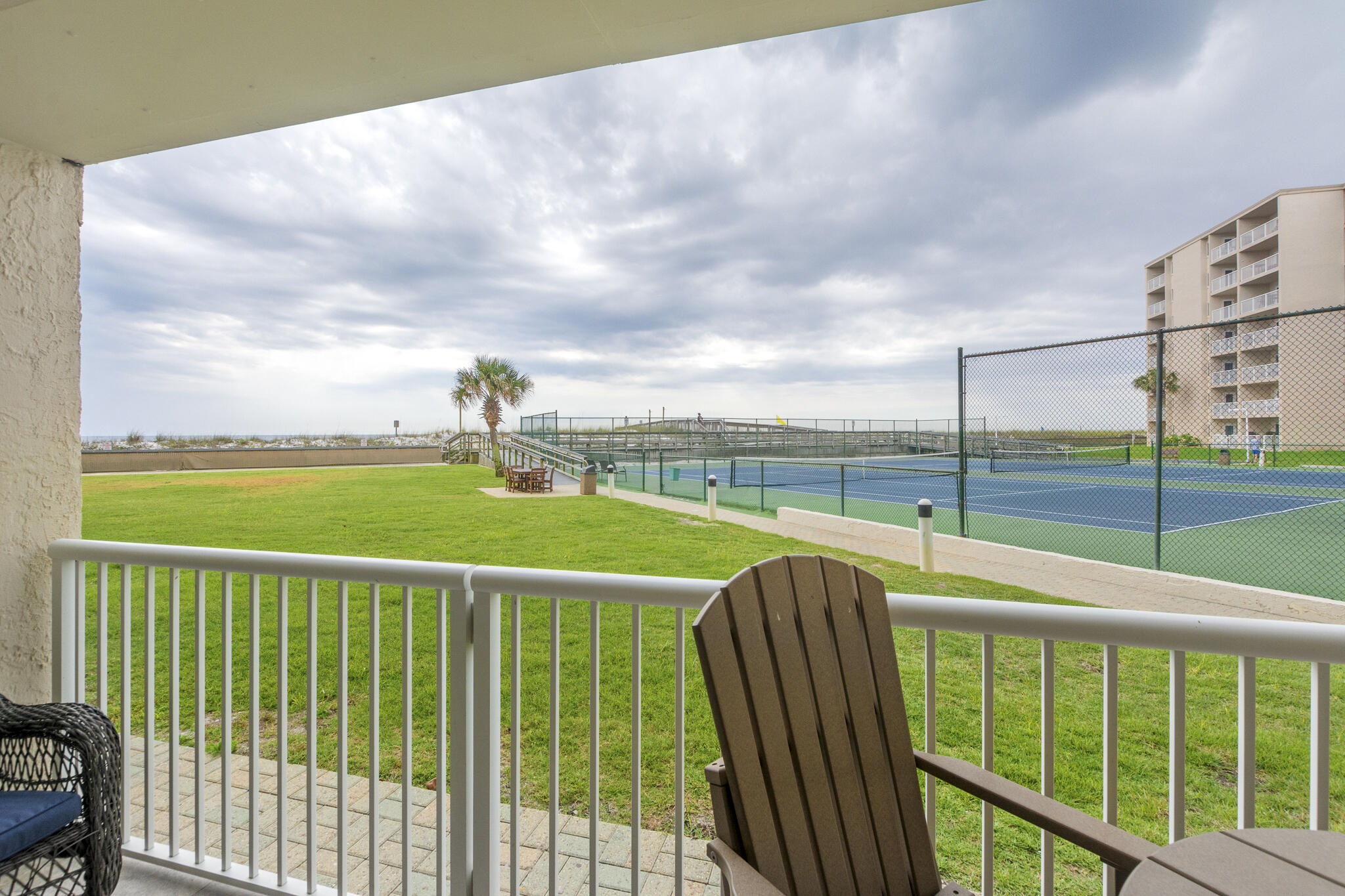 HOLIDAY SURF & RACQUET CLUB - Residential