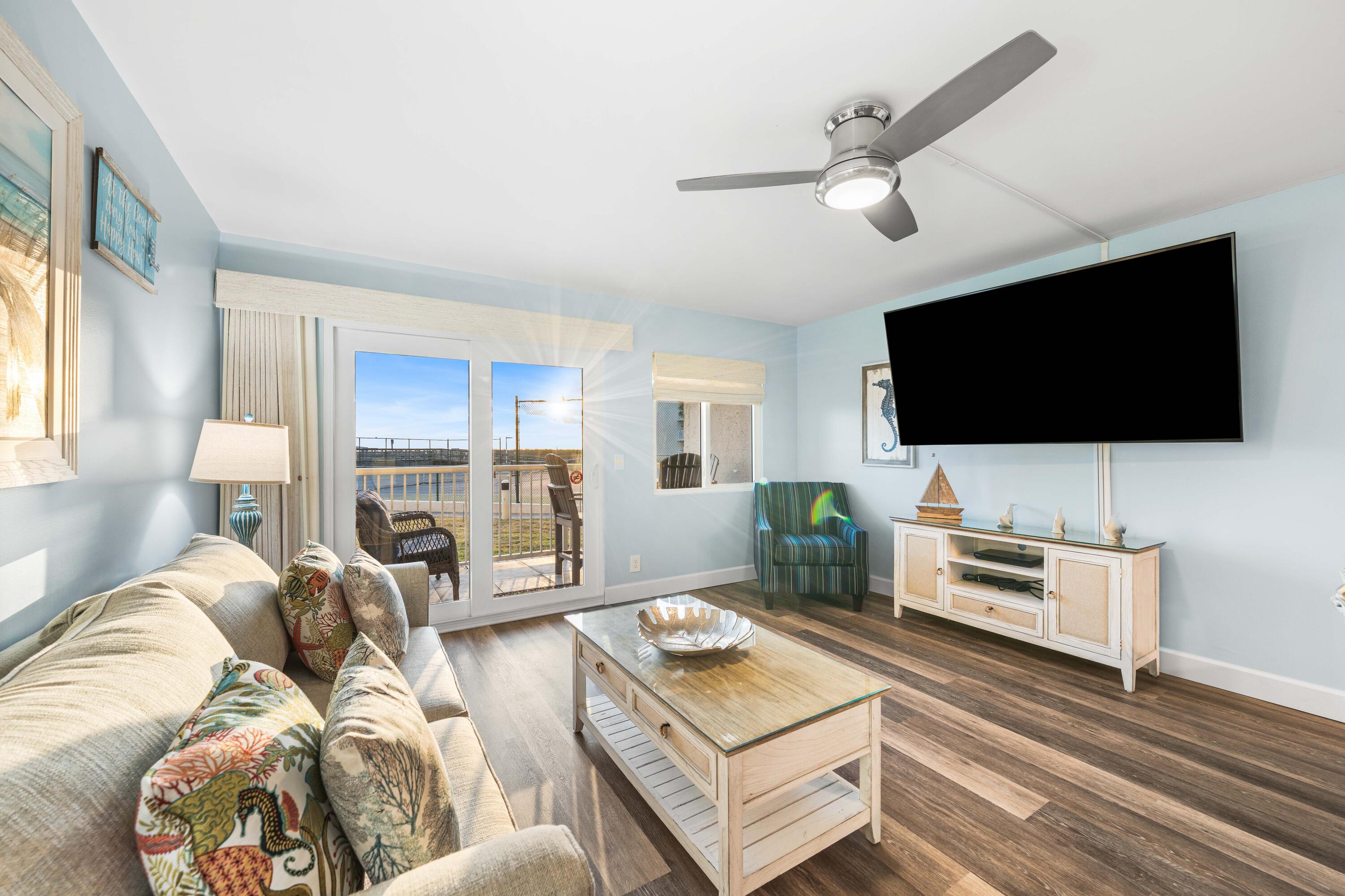 HOLIDAY SURF & RACQUET CLUB - Residential