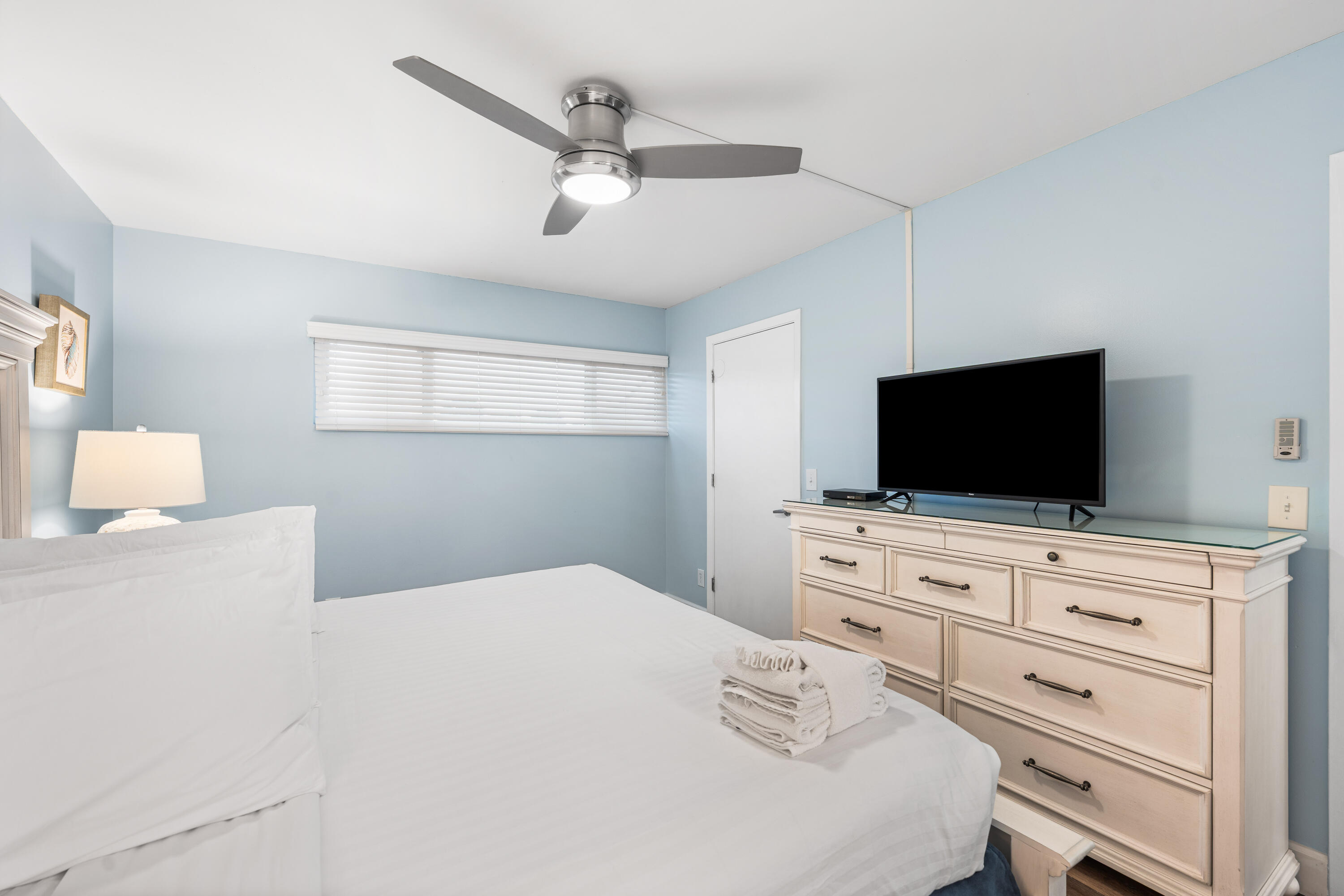 HOLIDAY SURF & RACQUET CLUB - Residential