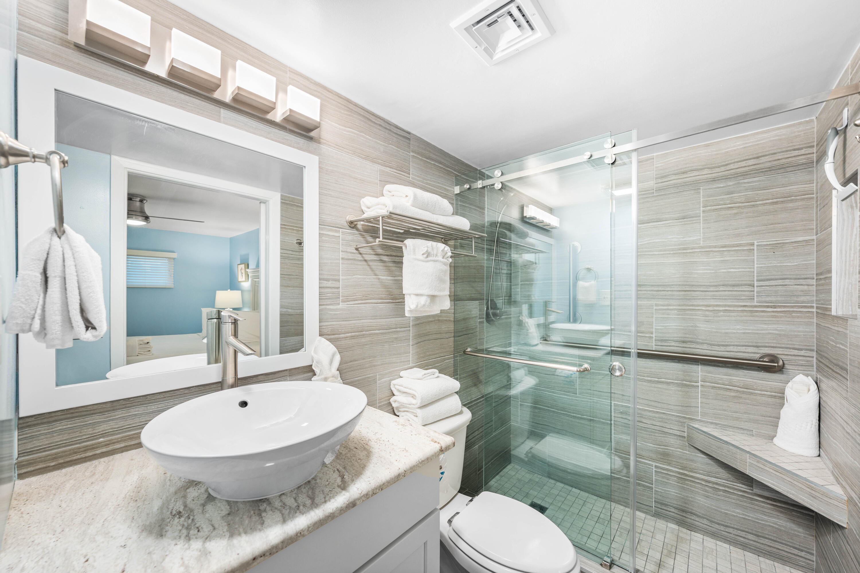 HOLIDAY SURF & RACQUET CLUB - Residential