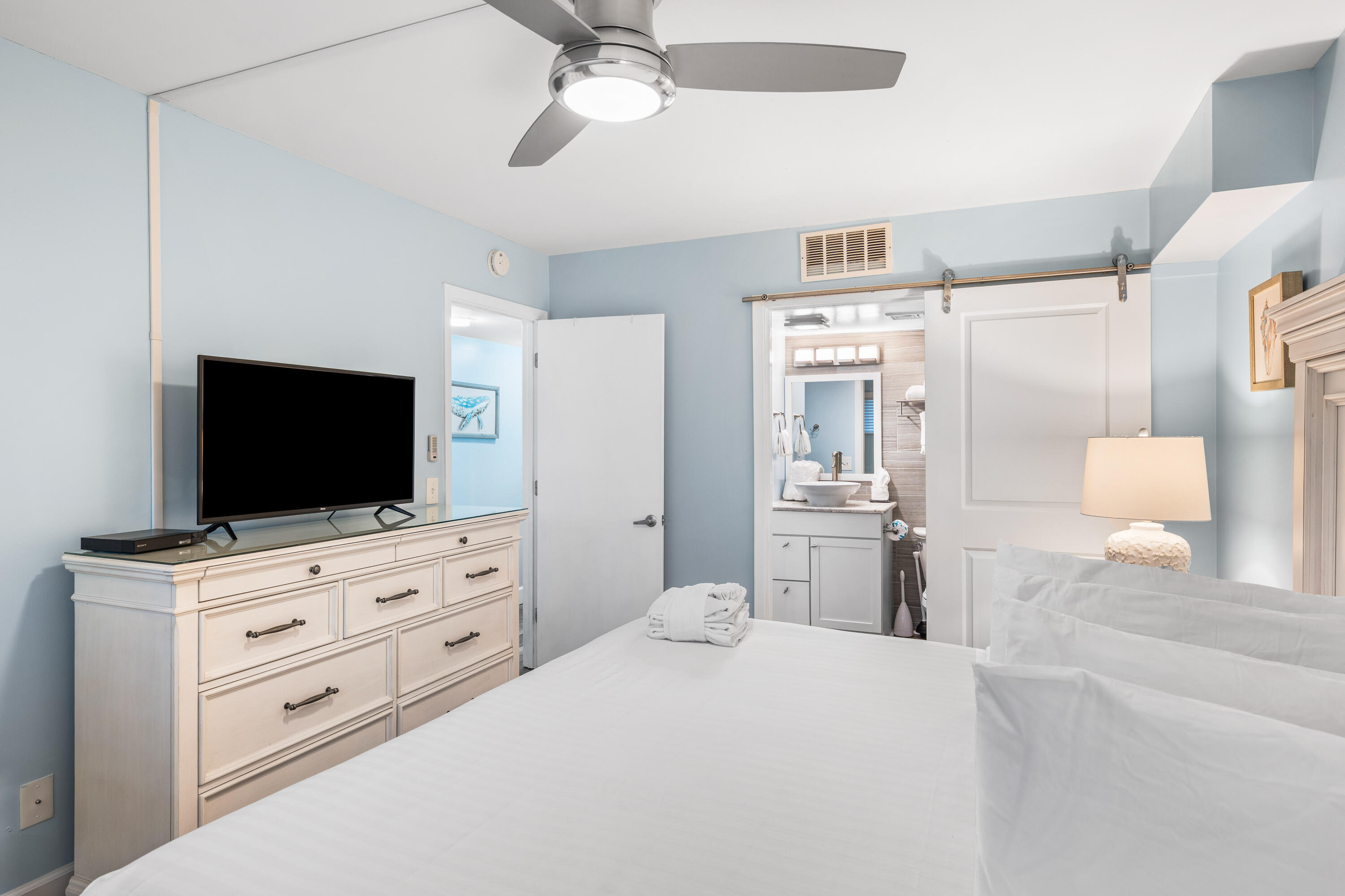 HOLIDAY SURF & RACQUET CLUB - Residential