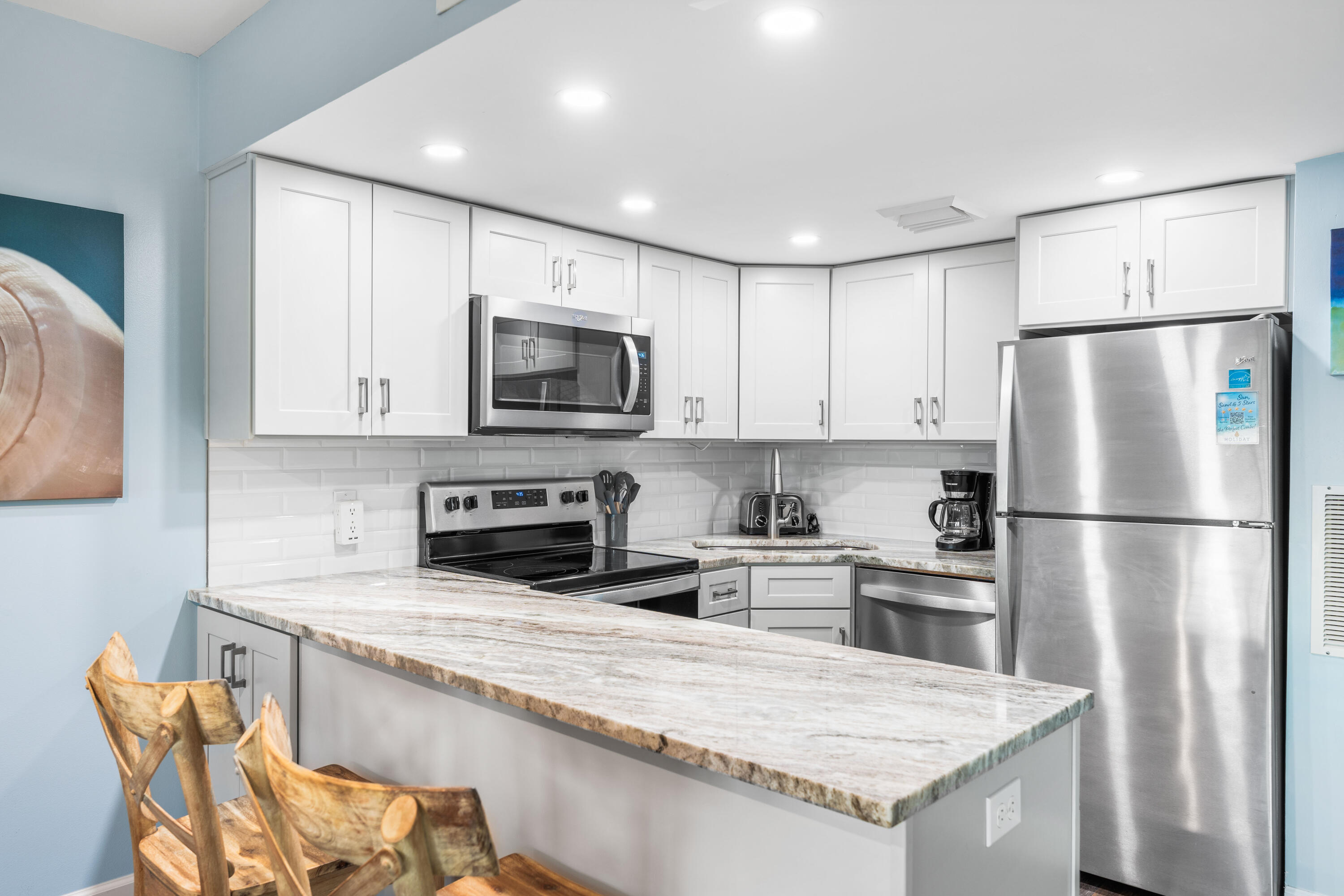 HOLIDAY SURF & RACQUET CLUB - Residential