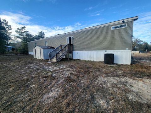 A home in DeFuniak Springs