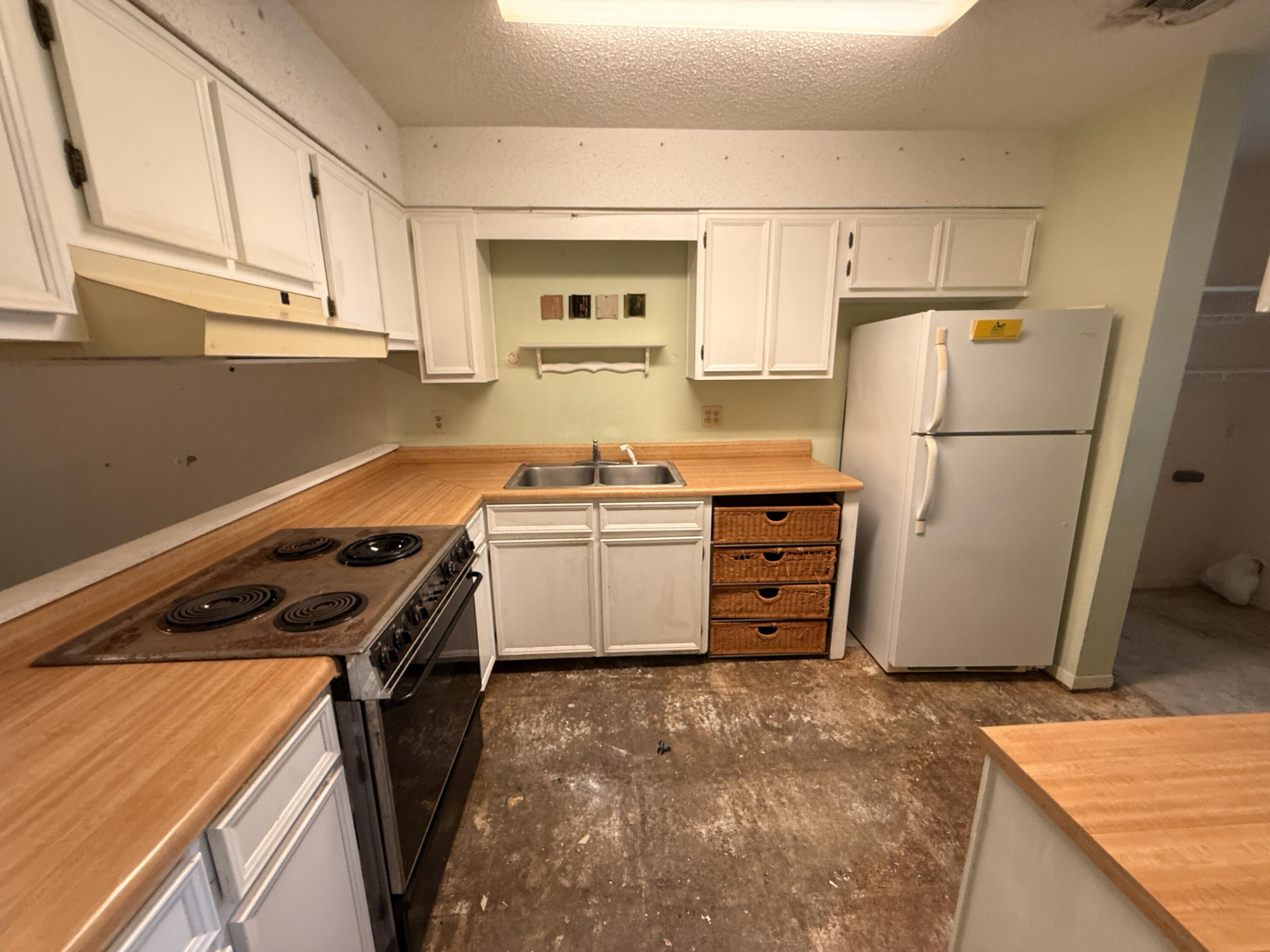 WOODHAM MANOR 3RD ADDN - Residential