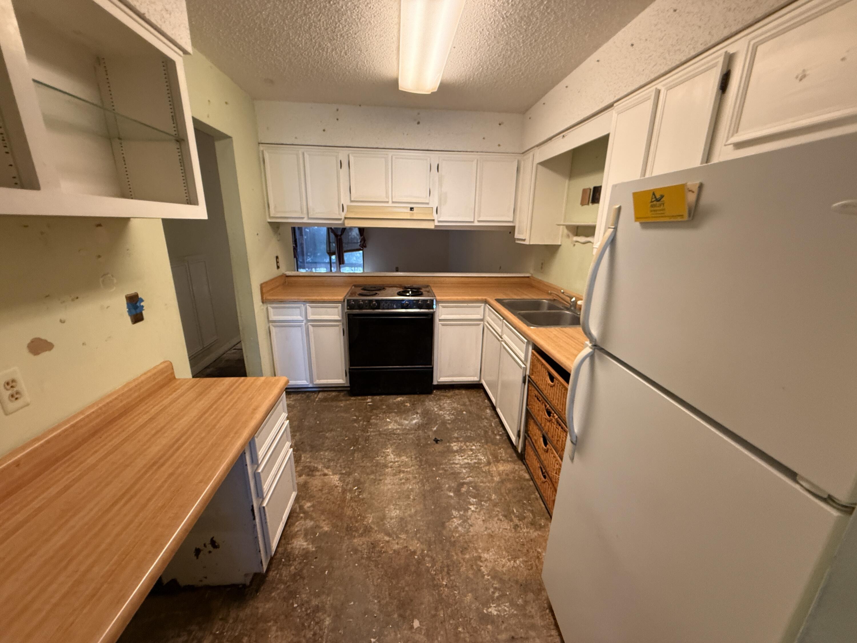 WOODHAM MANOR 3RD ADDN - Residential