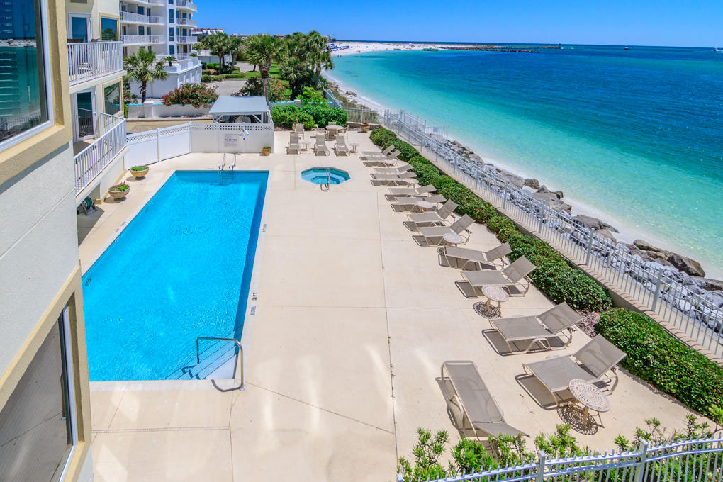 WATERVIEW TOWERS PH 2 - Residential