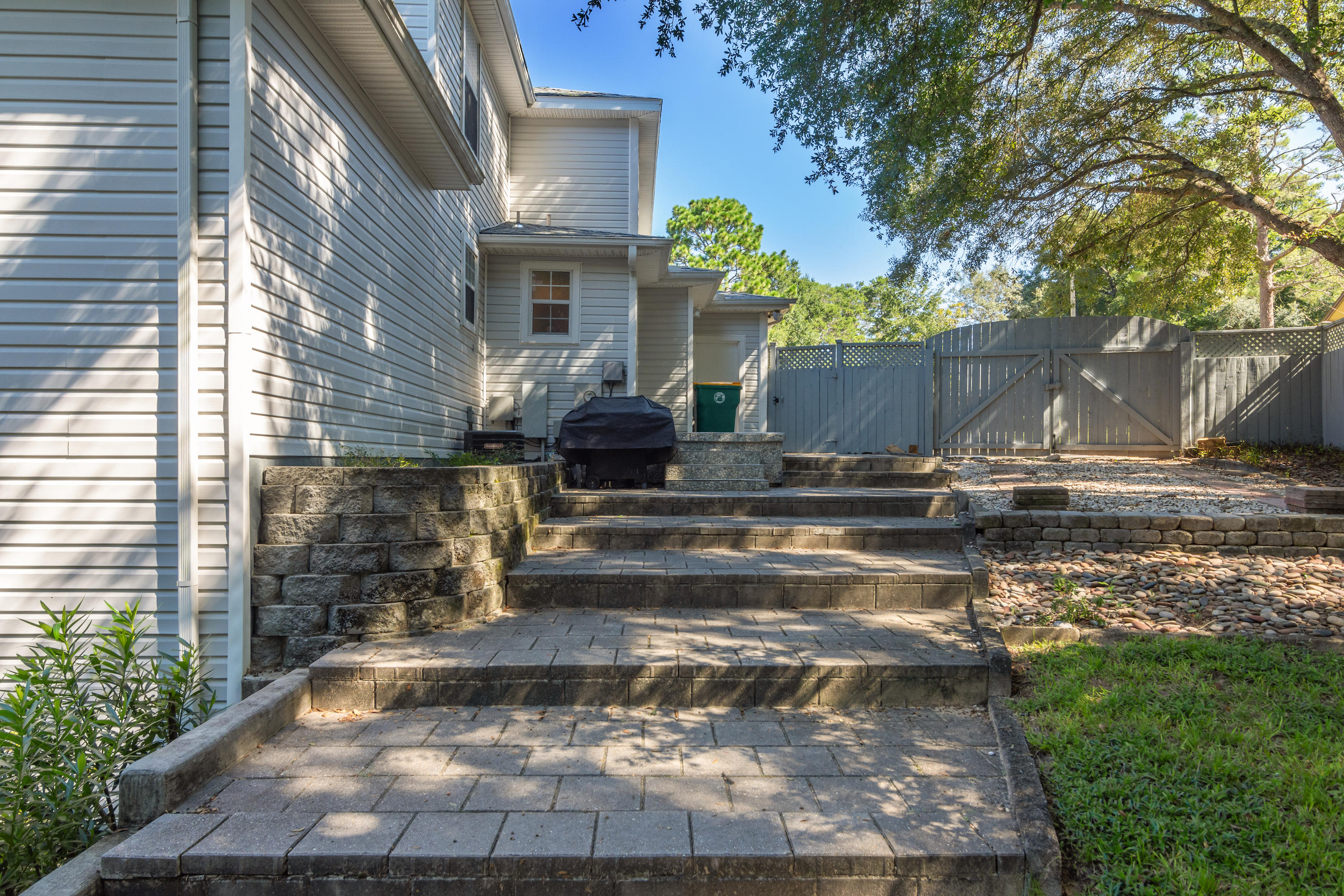 ROCKY BAYOU COUNTRY CLUB ESTATES 3 - Residential