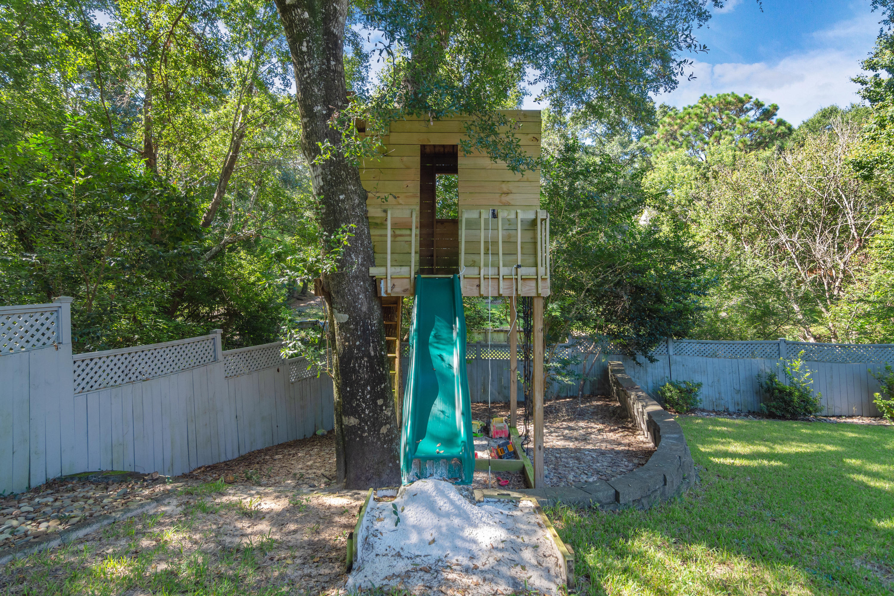 ROCKY BAYOU COUNTRY CLUB ESTATES 3 - Residential