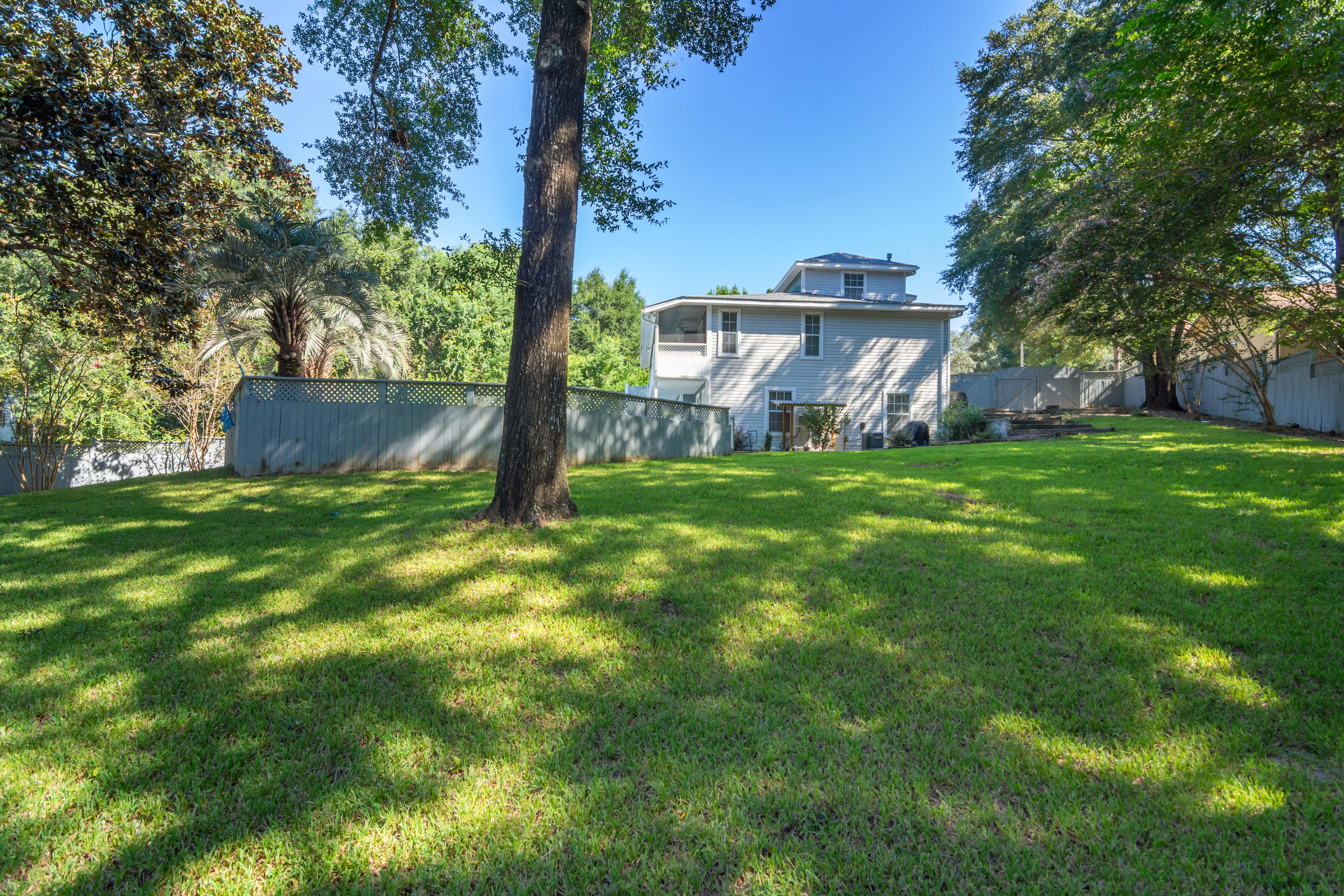 ROCKY BAYOU COUNTRY CLUB ESTATES 3 - Residential