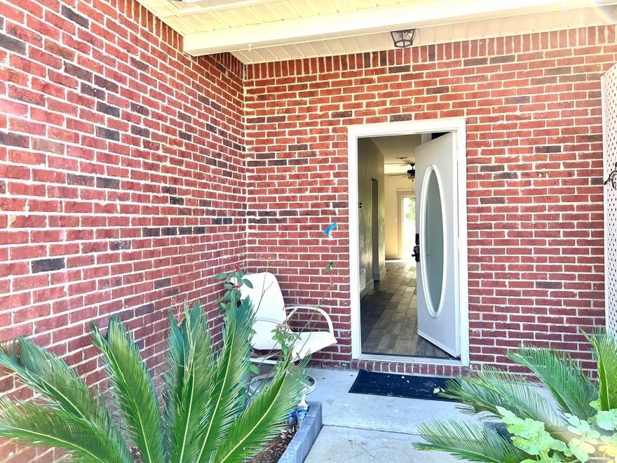 Desirable Quail Run townhome in the heart of Destin! You will love where you live with lots of shopping, restaurants, entertainment & the sugar white beaches of the Emerald Coast.  Spacious living room/ dining combo. Kitchen includes stainless appliances, pantry & breakfast bar.  Guest Bath on first floor. Easy care tile on the entire first level. 1 car garage with washer/dryer hook ups. Lots of closet space & storage.  3 bedrooms upstairs include spacious master suite. Sorry NO PETS & NO SMOKING. Any person 18 years old or older must apply separately. Renters required to carry renter's liability insurance. Ice Maker not warranted