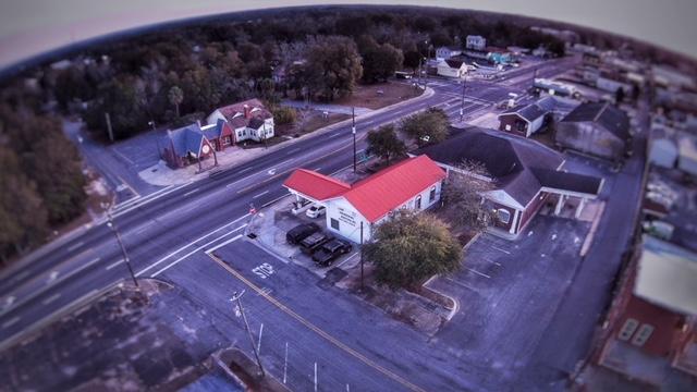 Great Retail/Office building located in Downtown area of DeFuniak Springs. Located next door to First National Bank and the Tesla charging station. Easy access from 10th Street and Hwy. 90E, plenty of room for parking! There are four rooms being used as offices and two bathrooms. Currently leased. Call for your appointment today!