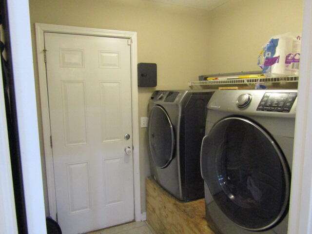 CRESTVIEW LOT 4 BLK 162 - Residential