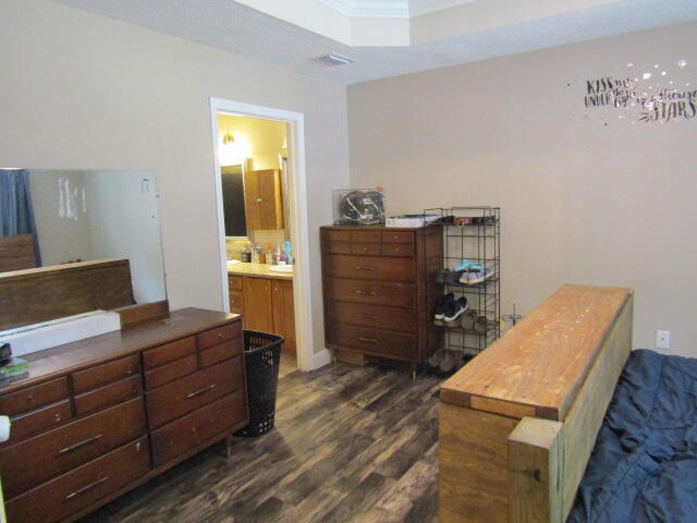 CRESTVIEW LOT 4 BLK 162 - Residential