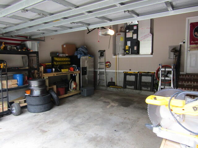 CRESTVIEW LOT 4 BLK 162 - Residential