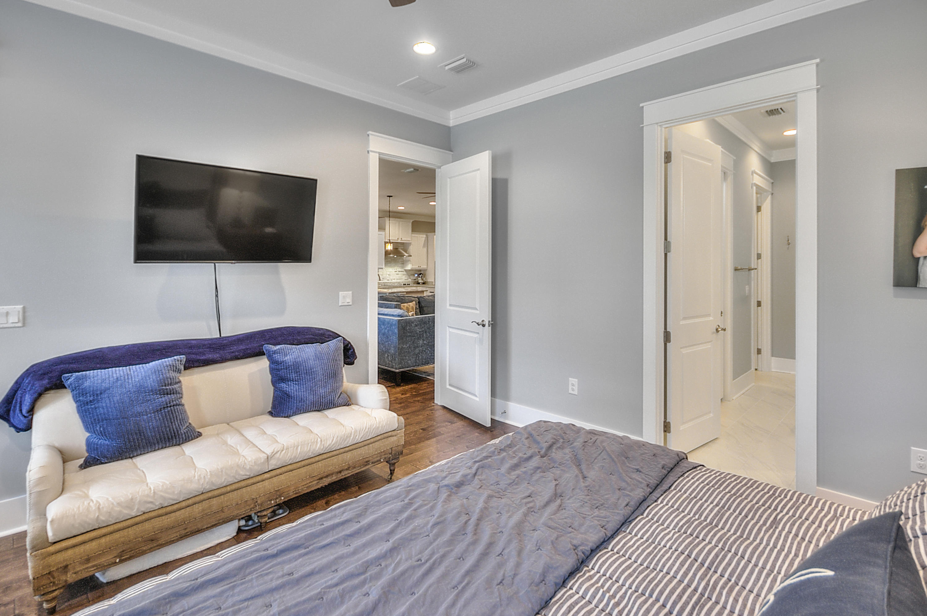 PARADISE COVE - Residential