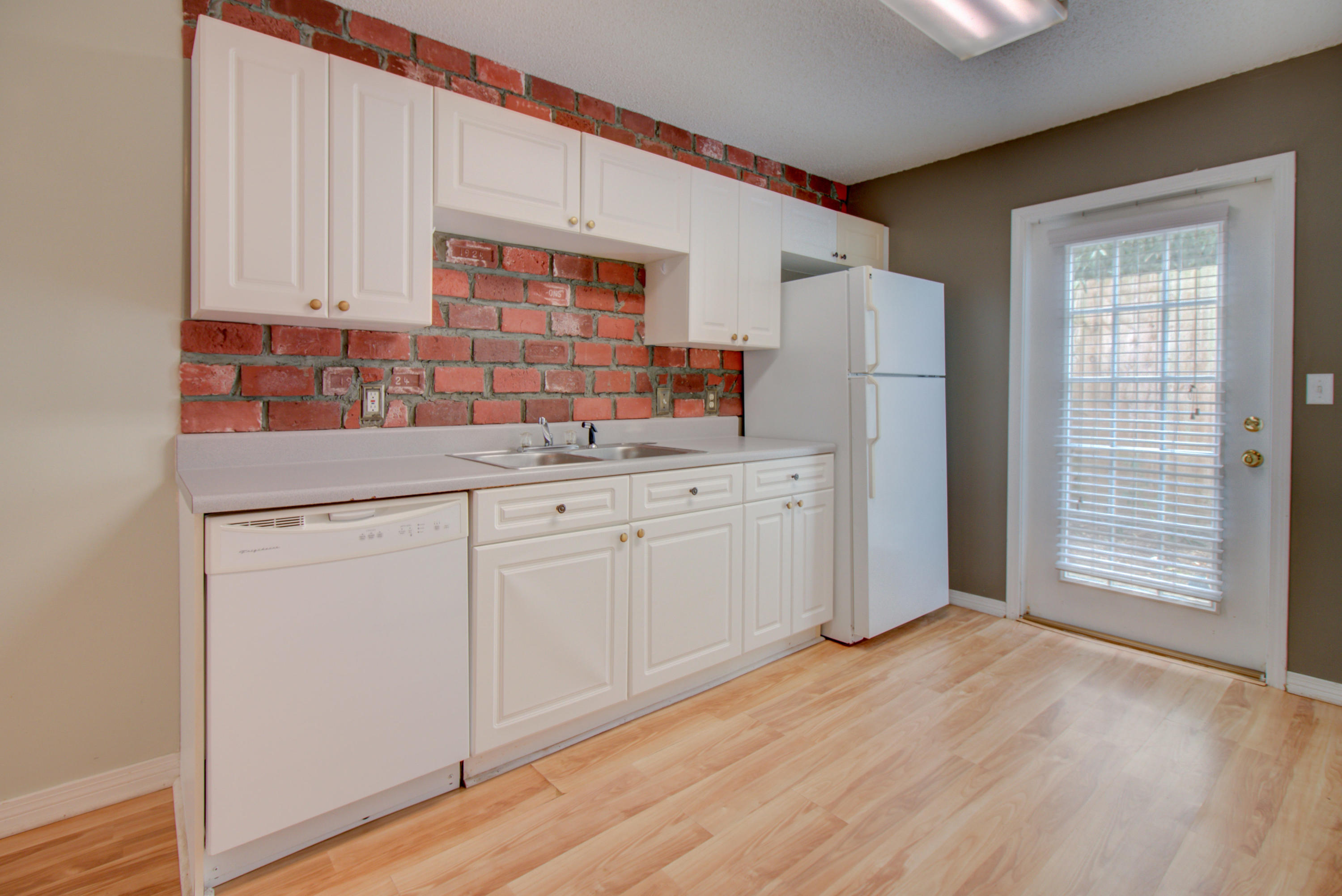 CAMBRIDGE VILLAGE T/H - Residential