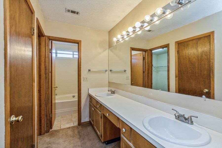 VILLAGE WEST - Residential