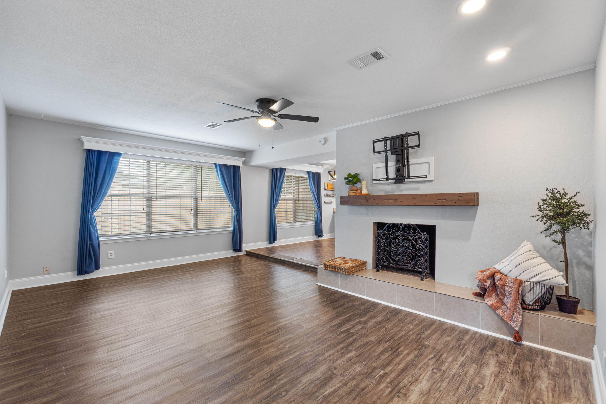 BAYOU WOODS 2ND ADDN - Residential