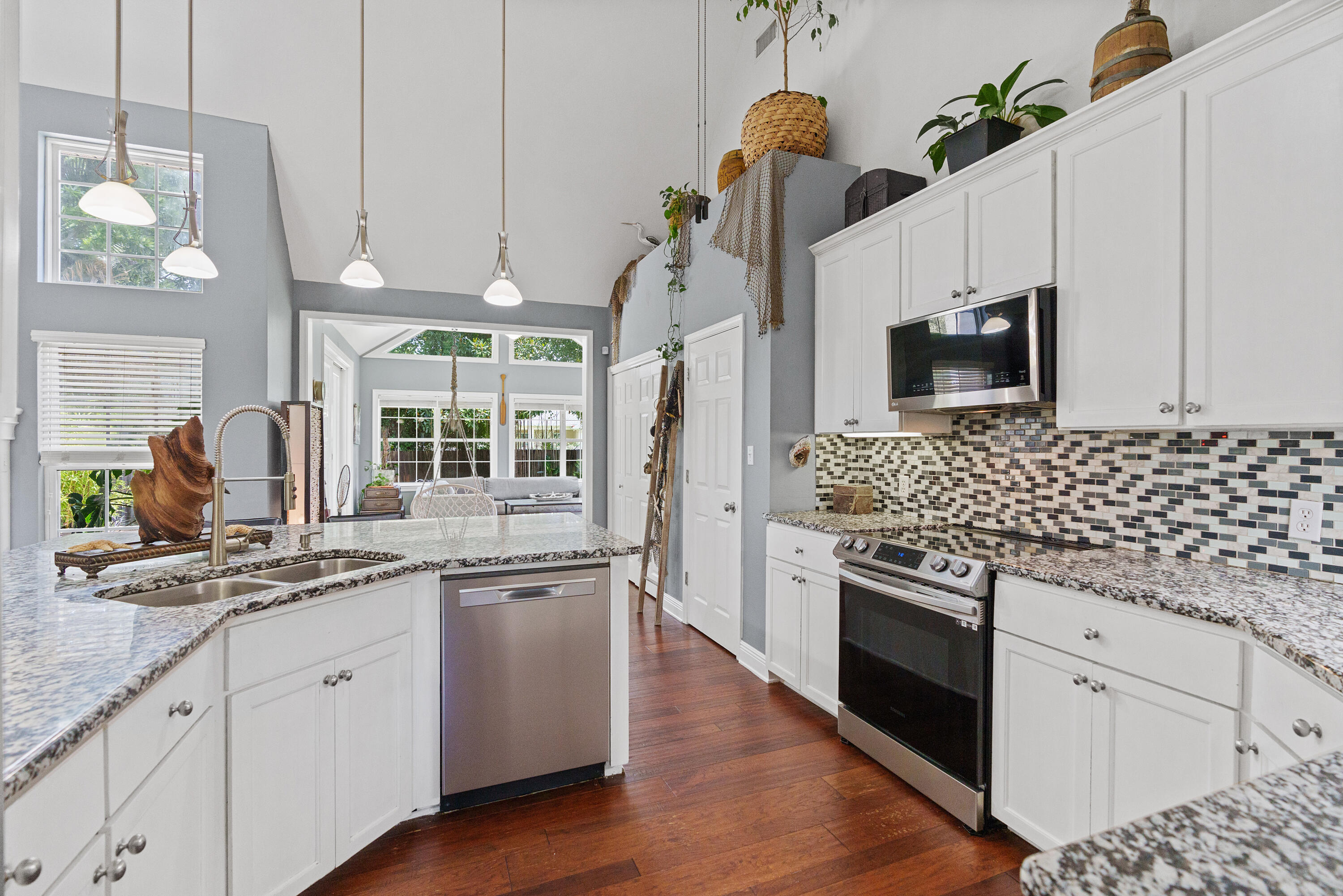 HOLIDAY SHORES ESTATES - Residential