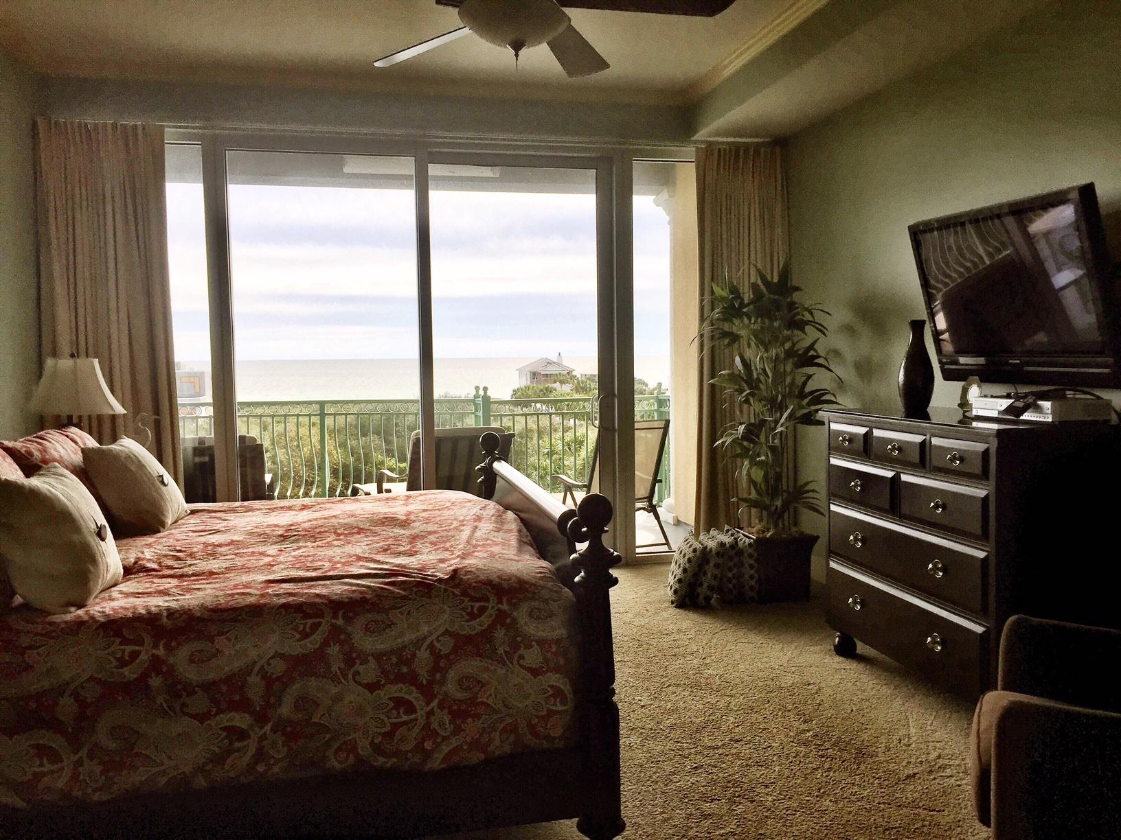 ALEXANDER AT PALM COURT - Residential