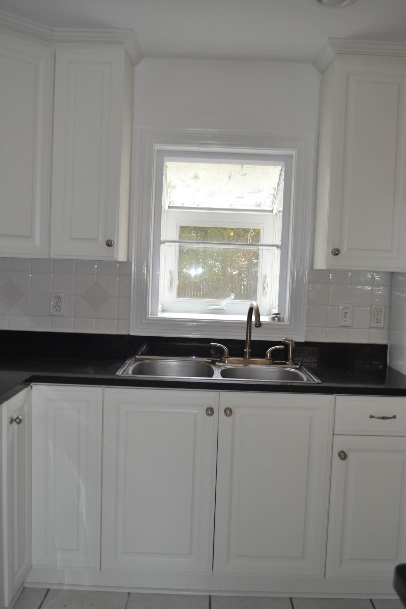 GARNIER BEACH LOT 18 BLK 3 - Residential