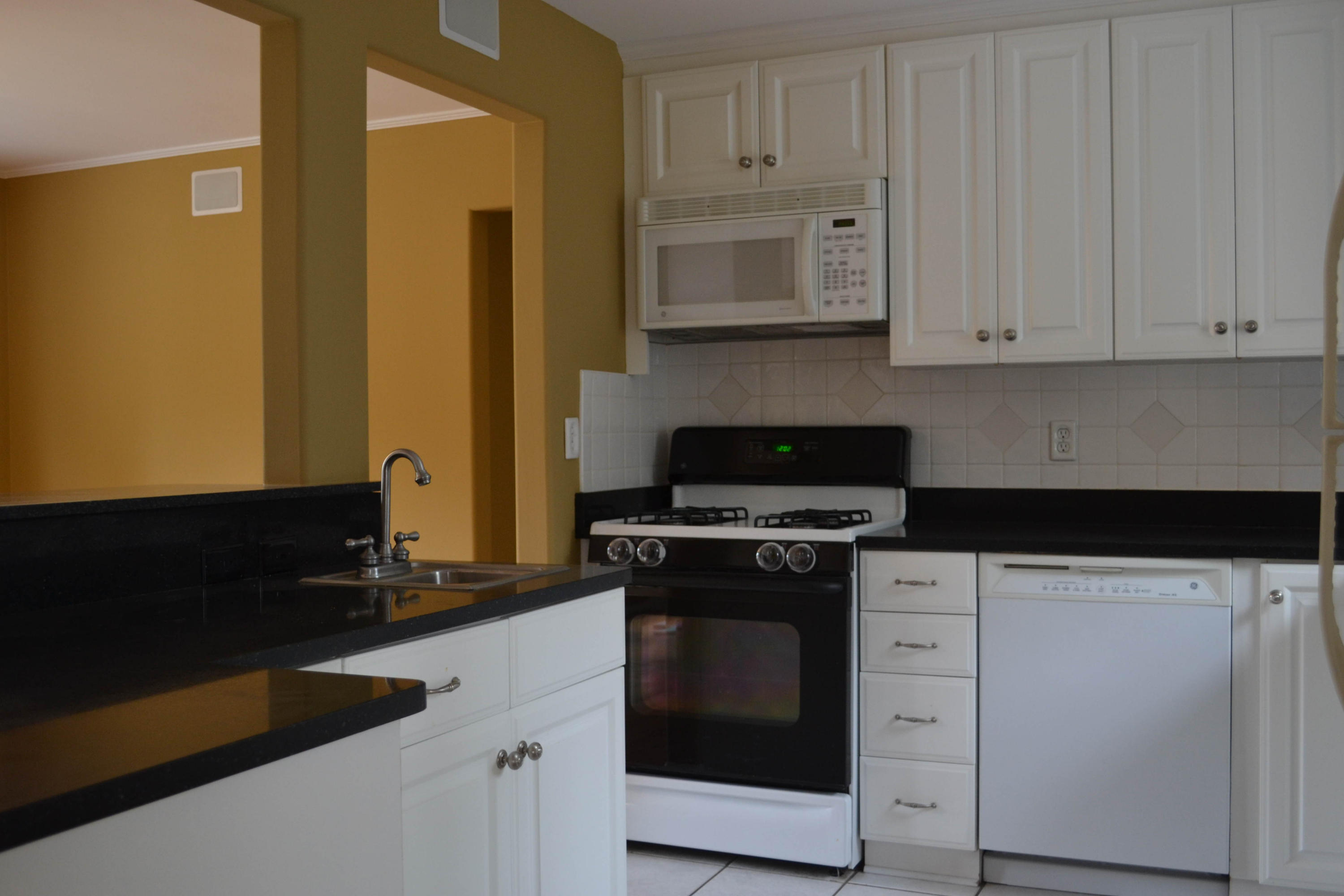 GARNIER BEACH LOT 18 BLK 3 - Residential