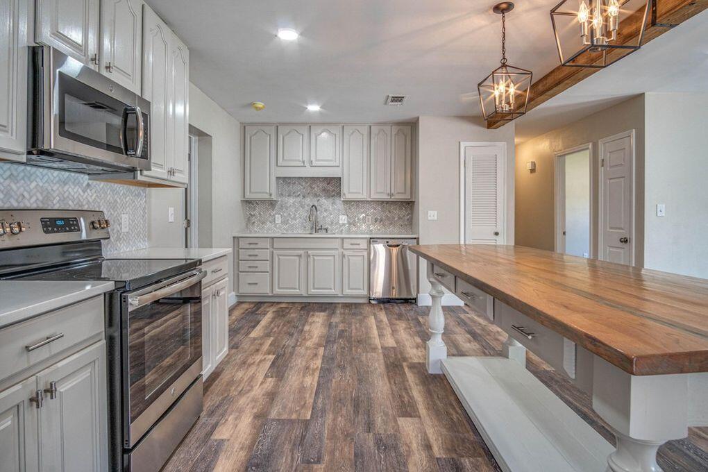 CAROL ANNE MANOR - Residential Lease