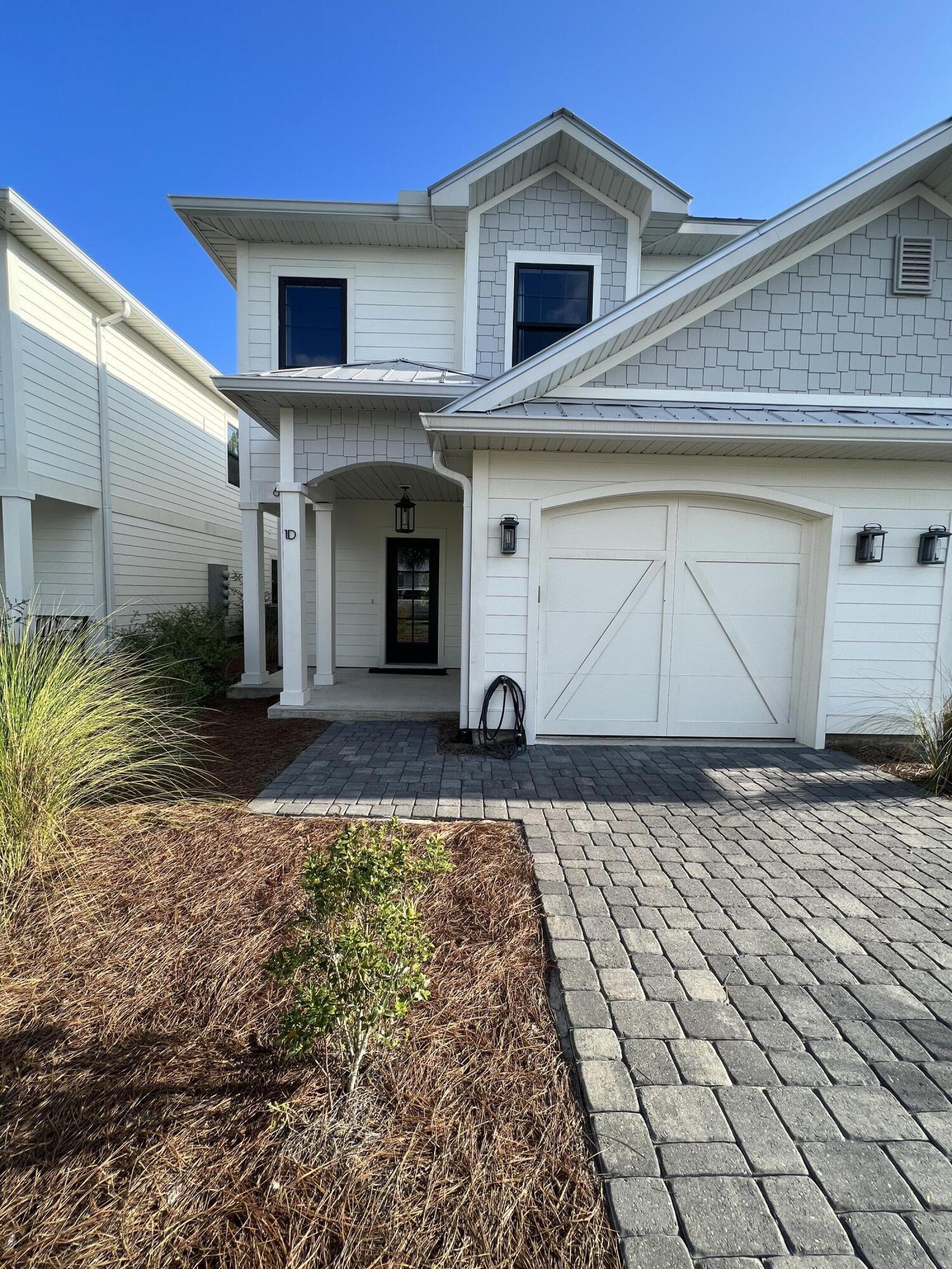 Great 3BR in Heron Crossing for rent. Stainless appliances, granite countertops and located next to Topsail State Park with three miles of sugar white beaches, nature trails and the emerald blue waters of the Gulf of Mexico. These townhomes have a community pool and no exit cul-de-sac. Designer lighting throughout and street lighting and landscaping make this development perfect for permanent, vacation or rental property. Very convenient to grocery stores, shopping, and popular restaurants.