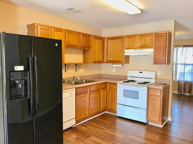 ROLLING PINES - Residential Lease