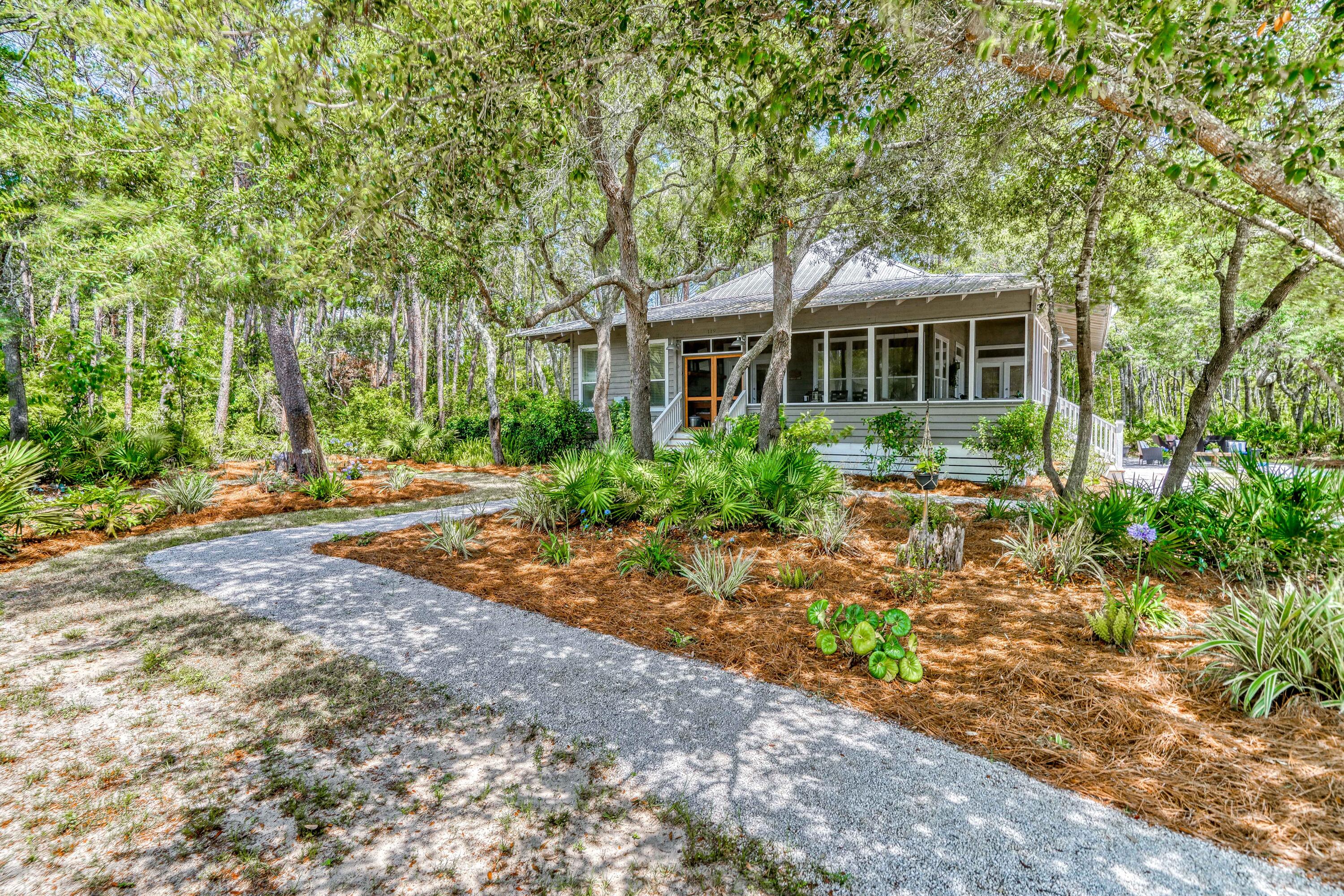 **ONLY DEEP WATER HOME UNDER $1MIL IN SANTA ROSA BEACH** This is a MUST SEE TO BELIEVE!! ****THIS IS A SHOTGUN SALE! AVAILABLE TO SHOW THIS WEEKEND AND WILL MAKE DECISION MONDAY 5/9. *****SCHEDULE YOUR SHOWING NOW!!Oversized Lot, Waterfront estate on secluded cul-de-sac in coveted historic Pt. Washington. Tucked beneath the mature oaks and majestic magnolias, this true Florida sanctuary is a once in a lifetime opportunity. 119 Garden Court Lane is a private and picturesque estate overlooking the marshes of Peach Creek. Waterfront property in this area rarely comes available and cannot be reproduced. *This property provides DEEP water access on the canal, all you need is to add the dock.